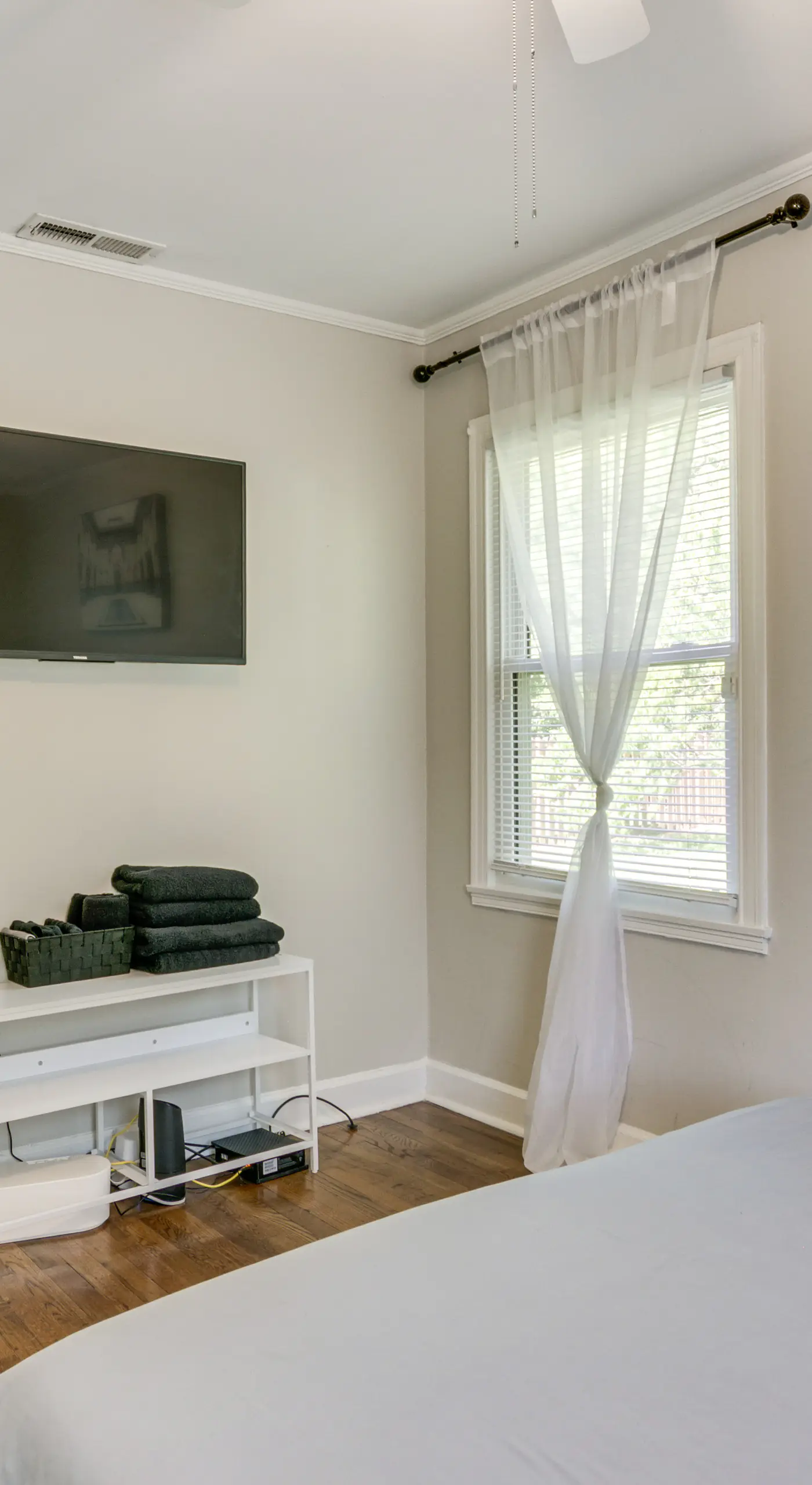 < 2 Mi to Uptown Charlotte: Home w/ Large Yard!