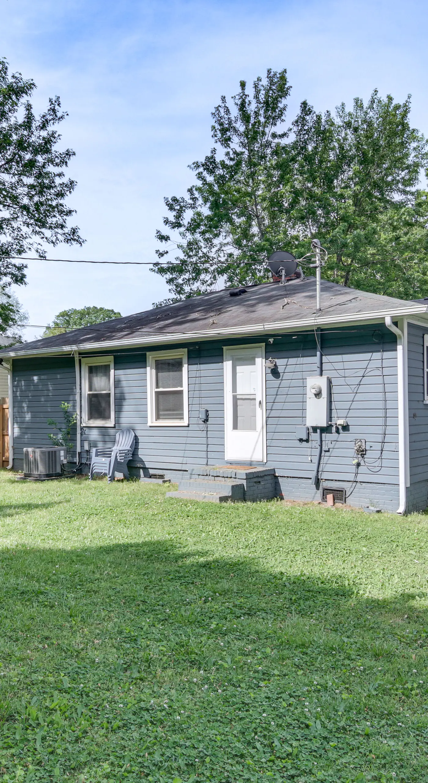 < 2 Mi to Uptown Charlotte: Home w/ Large Yard!