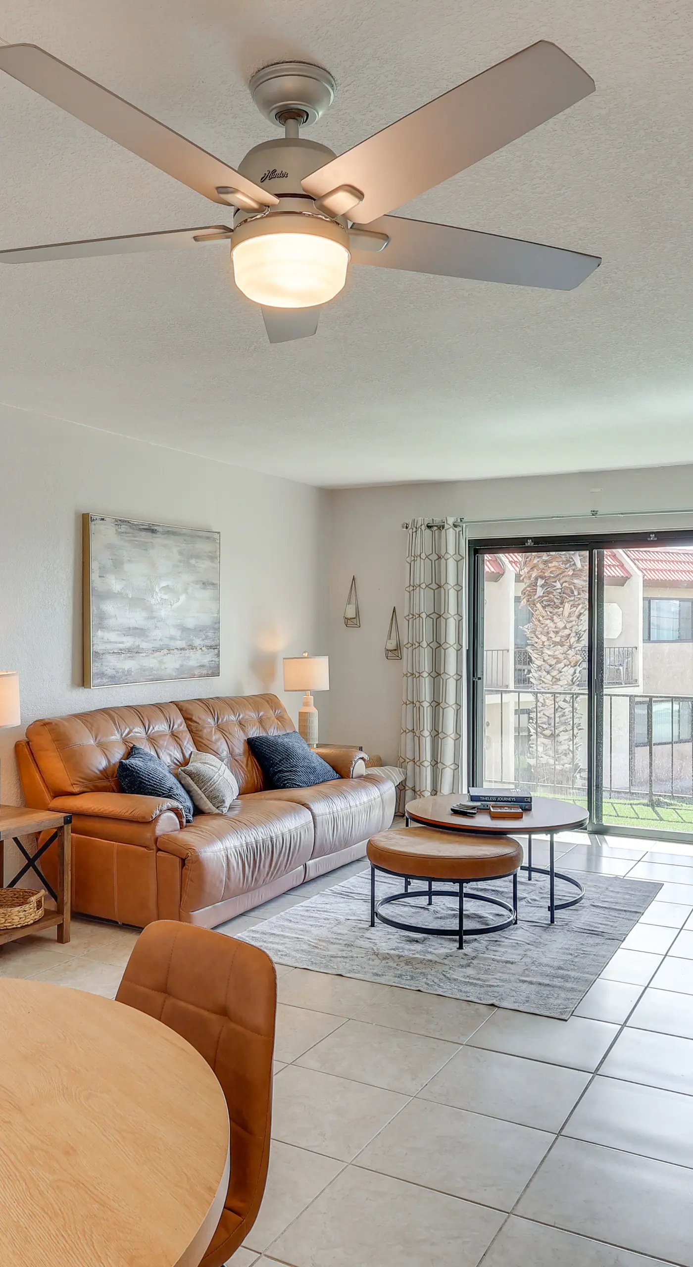 < 2 Mi to London Bridge: Chic Condo w/ Pool Access