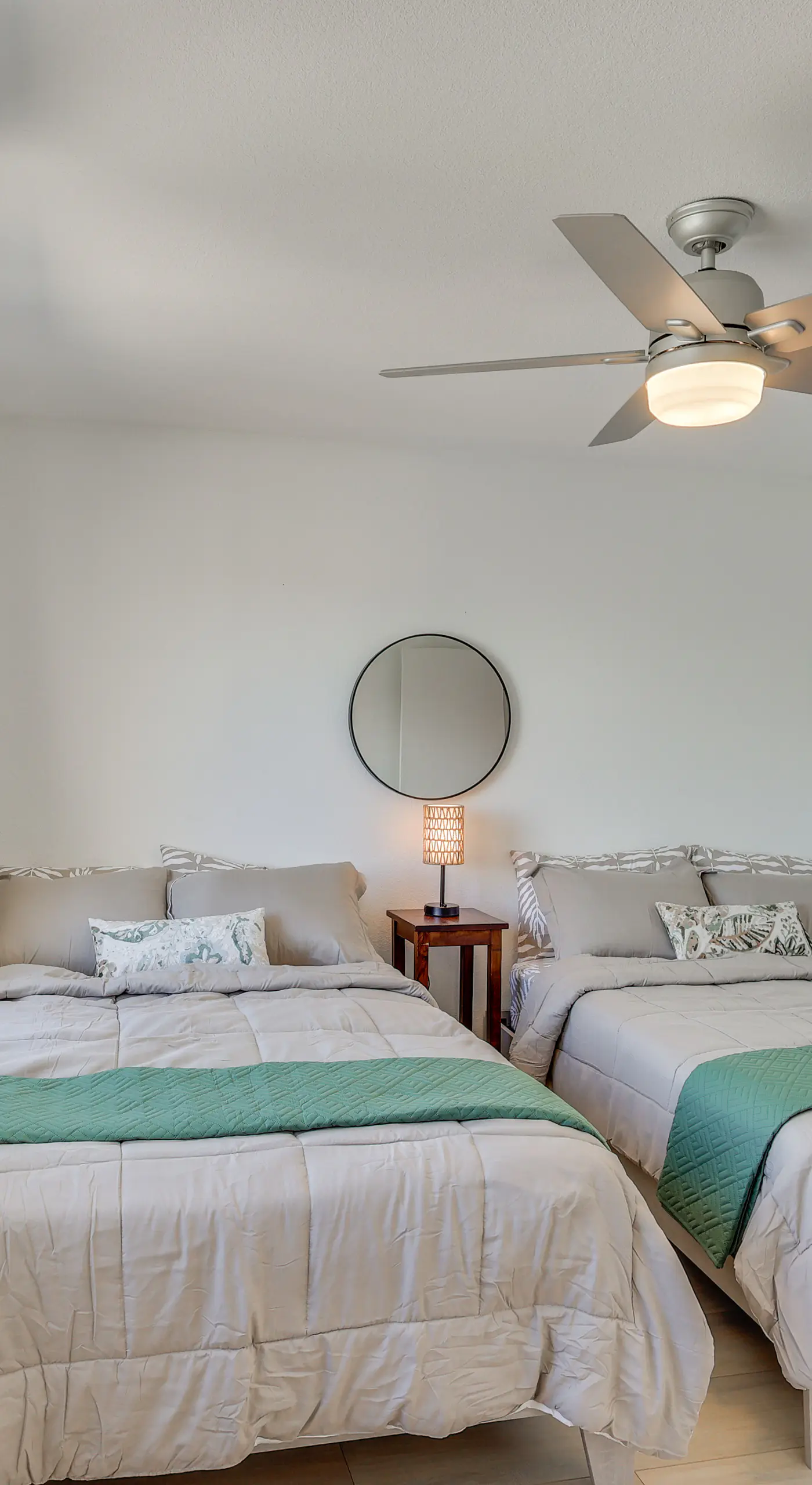 < 2 Mi to London Bridge: Chic Condo w/ Pool Access