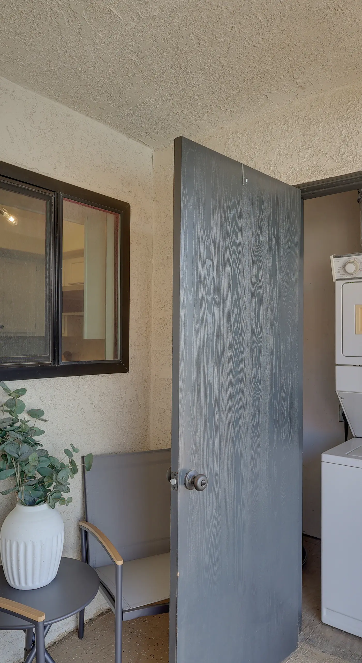 < 2 Mi to London Bridge: Chic Condo w/ Pool Access