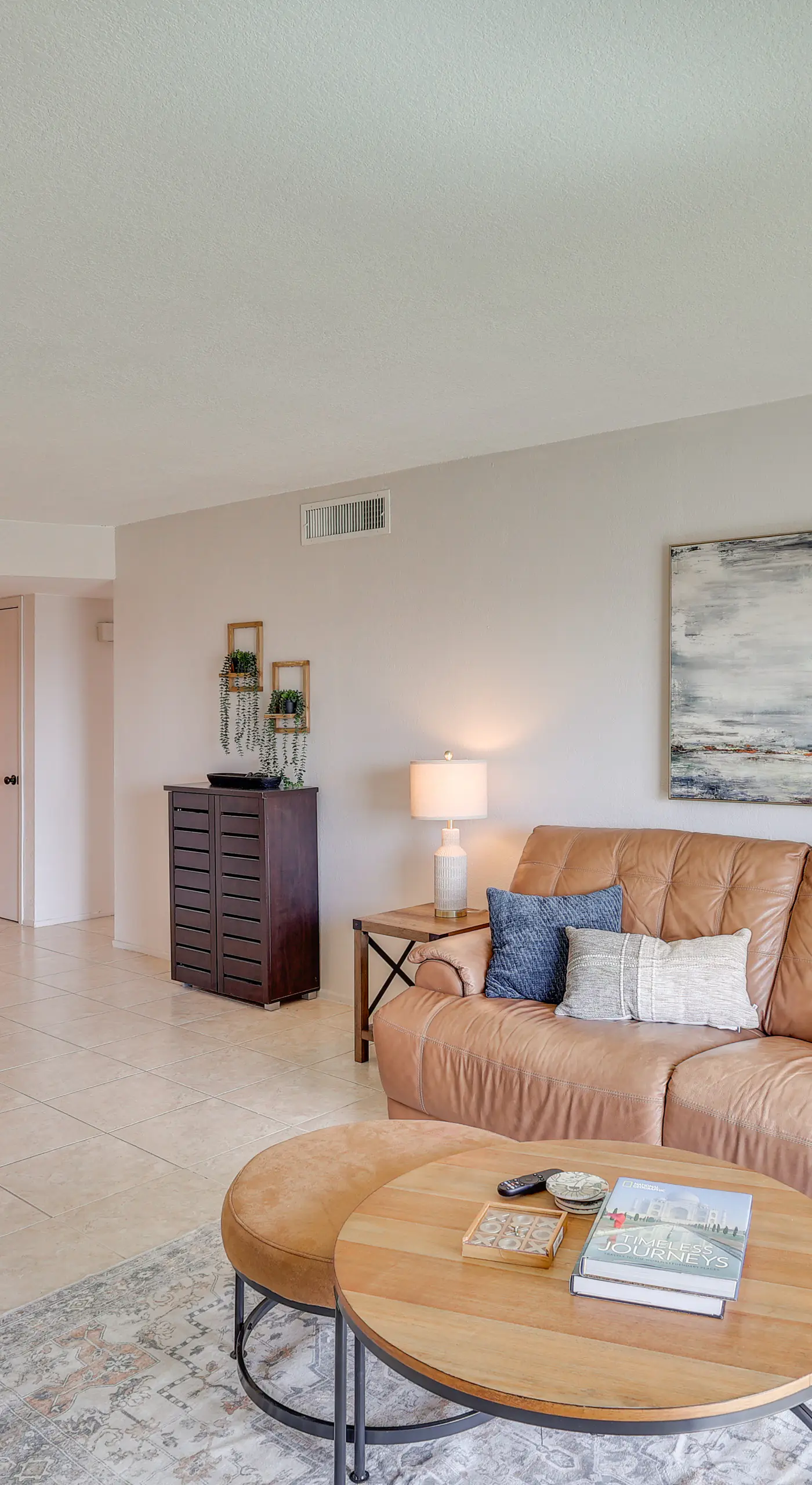 < 2 Mi to London Bridge: Chic Condo w/ Pool Access