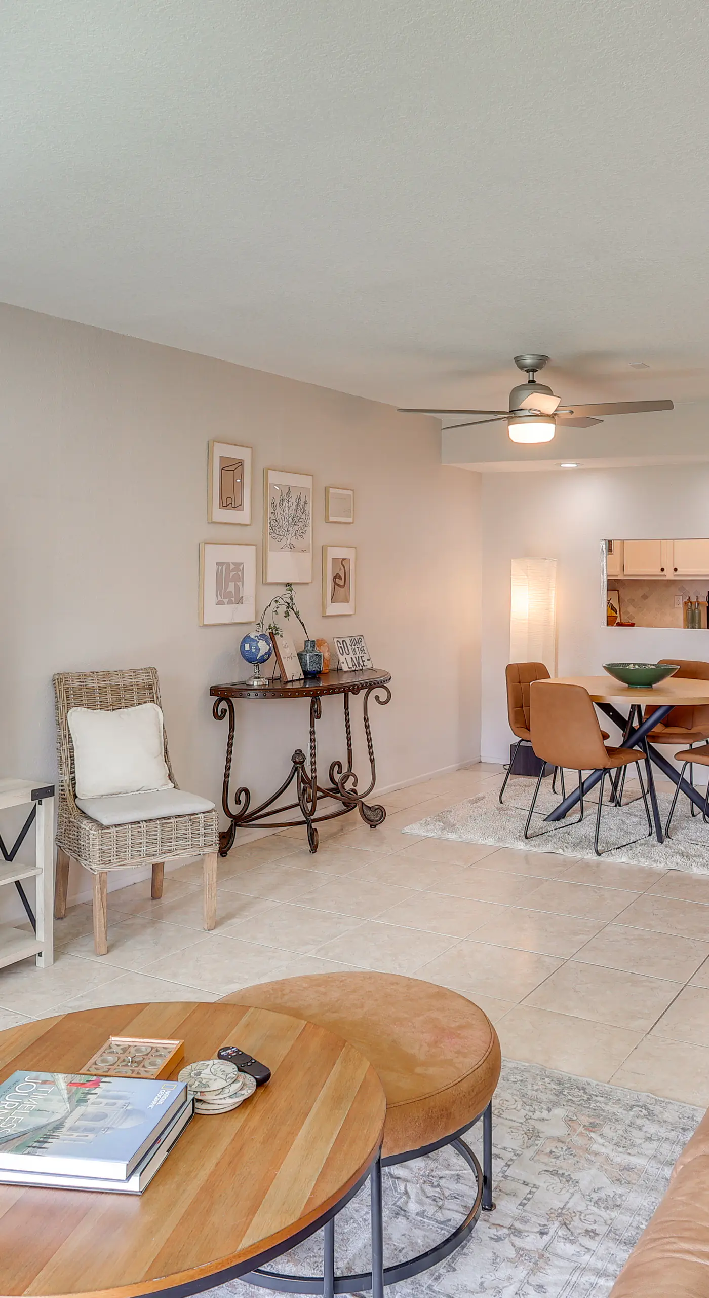 < 2 Mi to London Bridge: Chic Condo w/ Pool Access