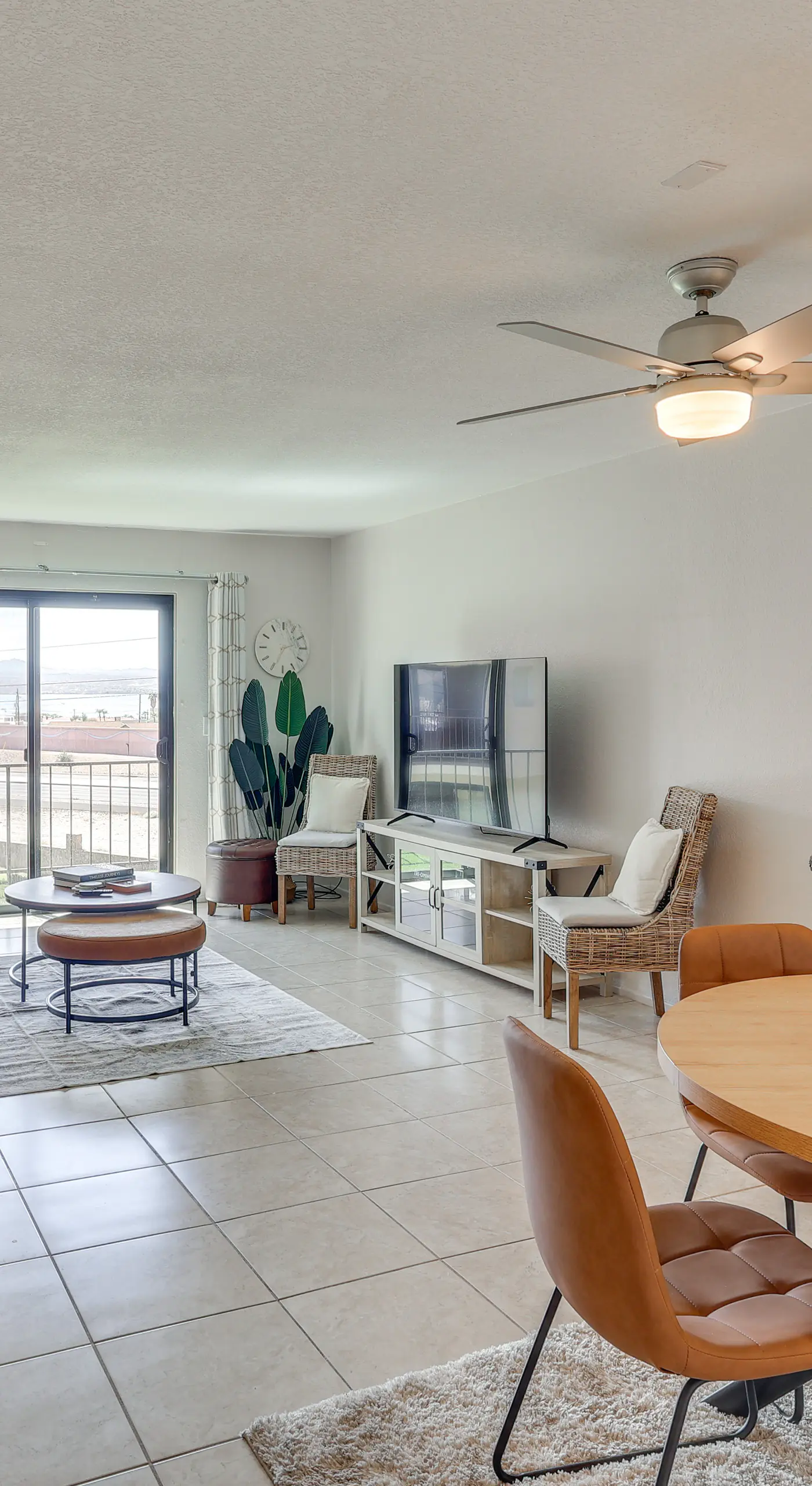 < 2 Mi to London Bridge: Chic Condo w/ Pool Access