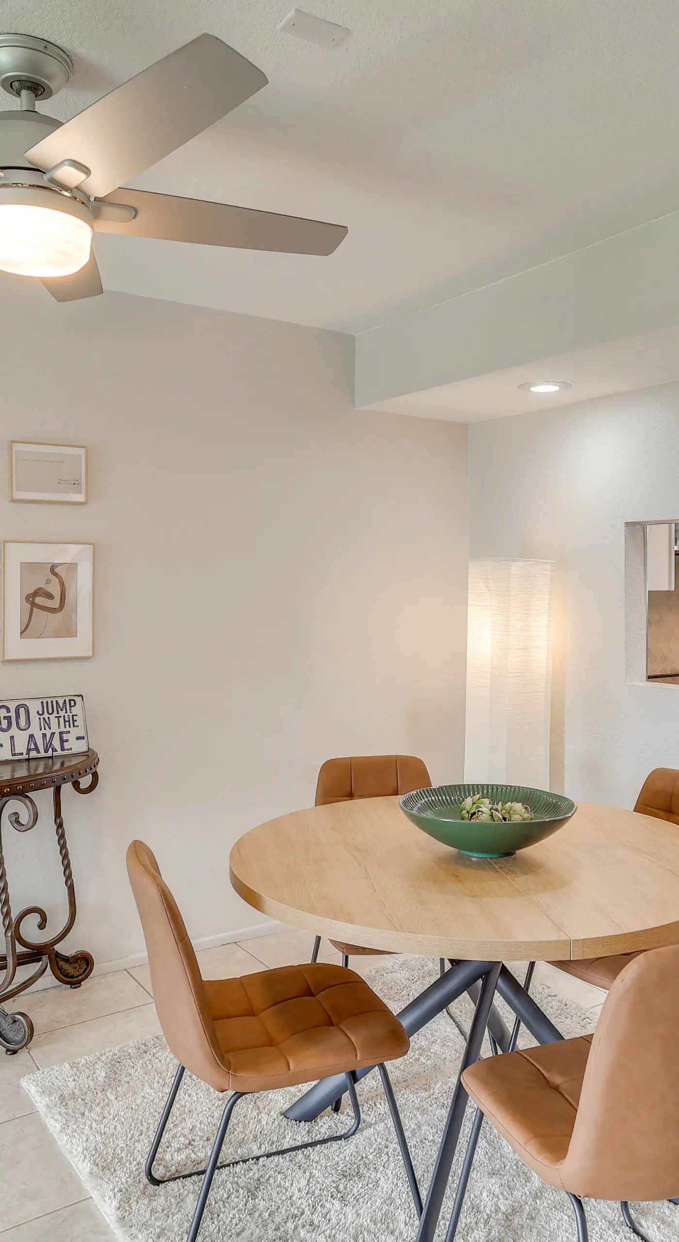 < 2 Mi to London Bridge: Chic Condo w/ Pool Access