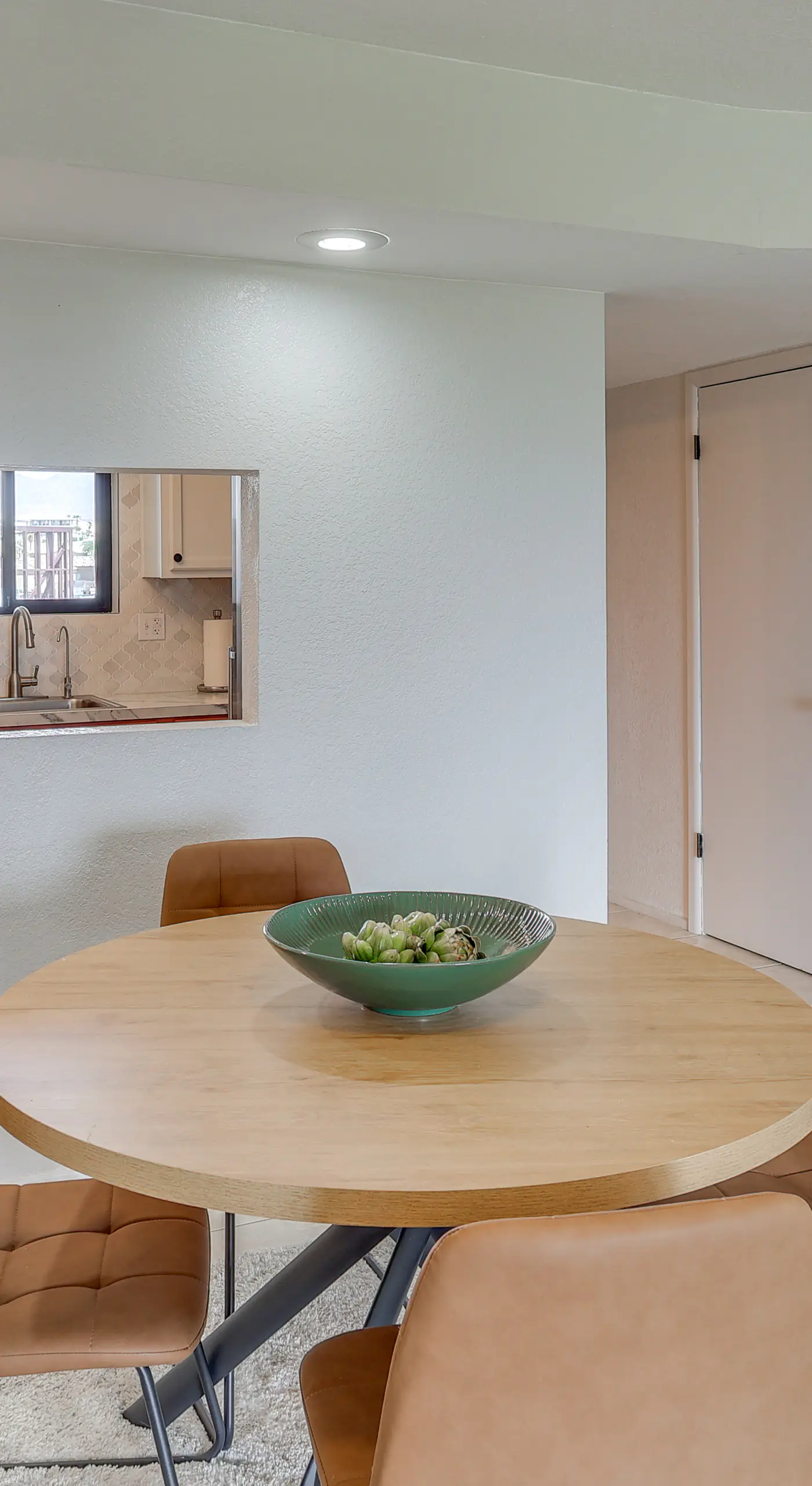 < 2 Mi to London Bridge: Chic Condo w/ Pool Access
