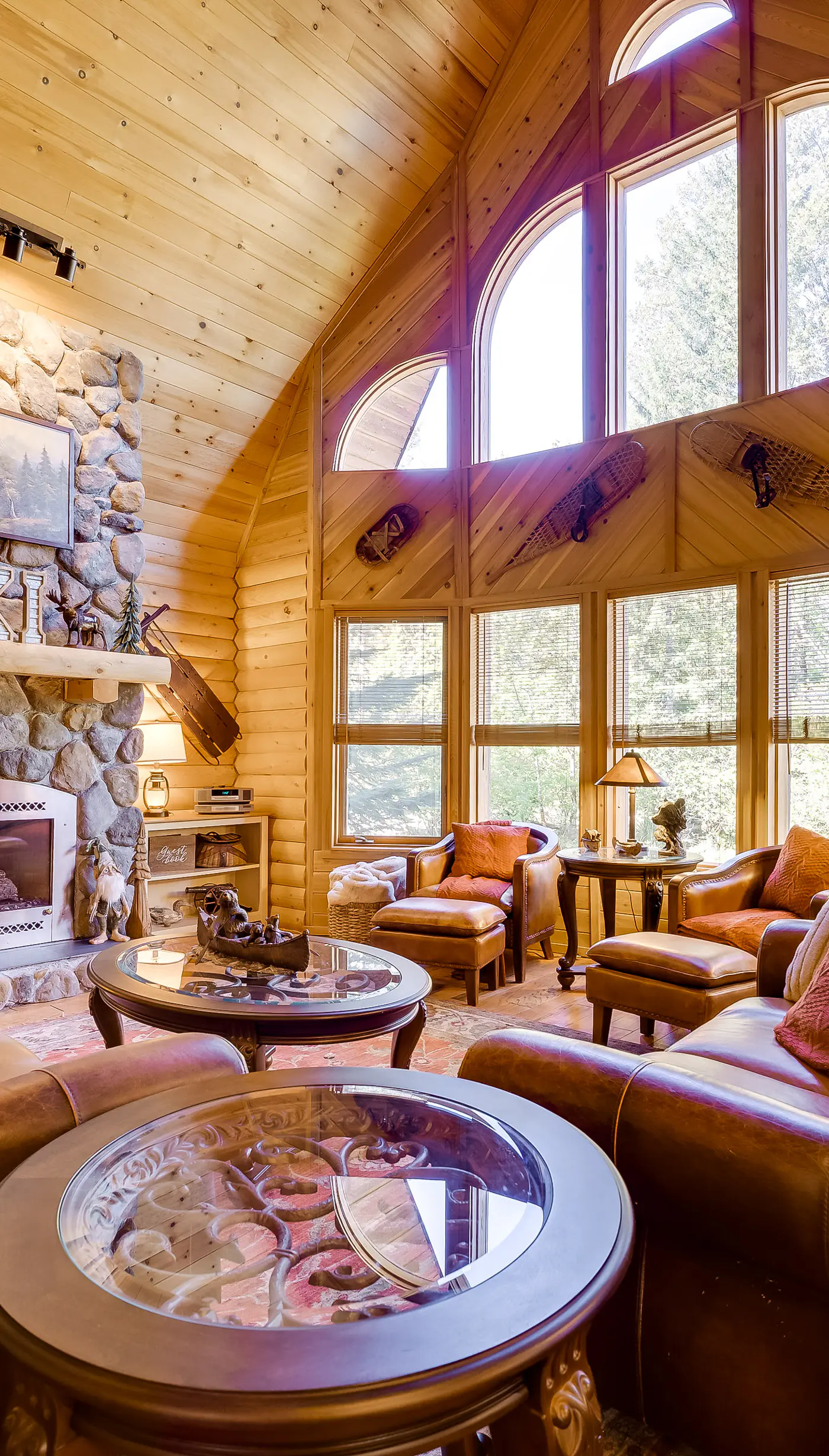 Spacious Packwood Cabin w/ Hot Tub - Near River