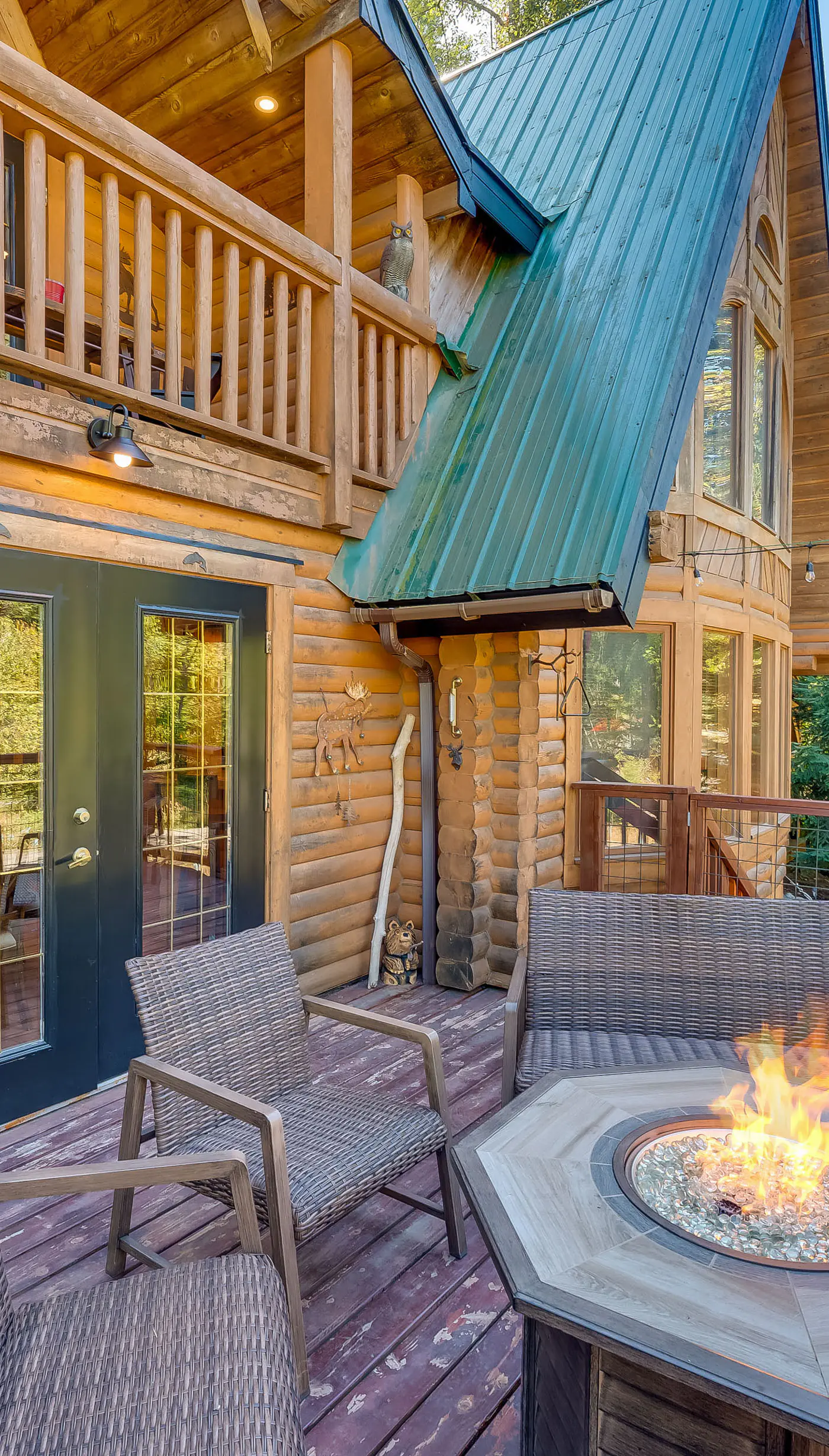 Spacious Packwood Cabin w/ Hot Tub - Near River
