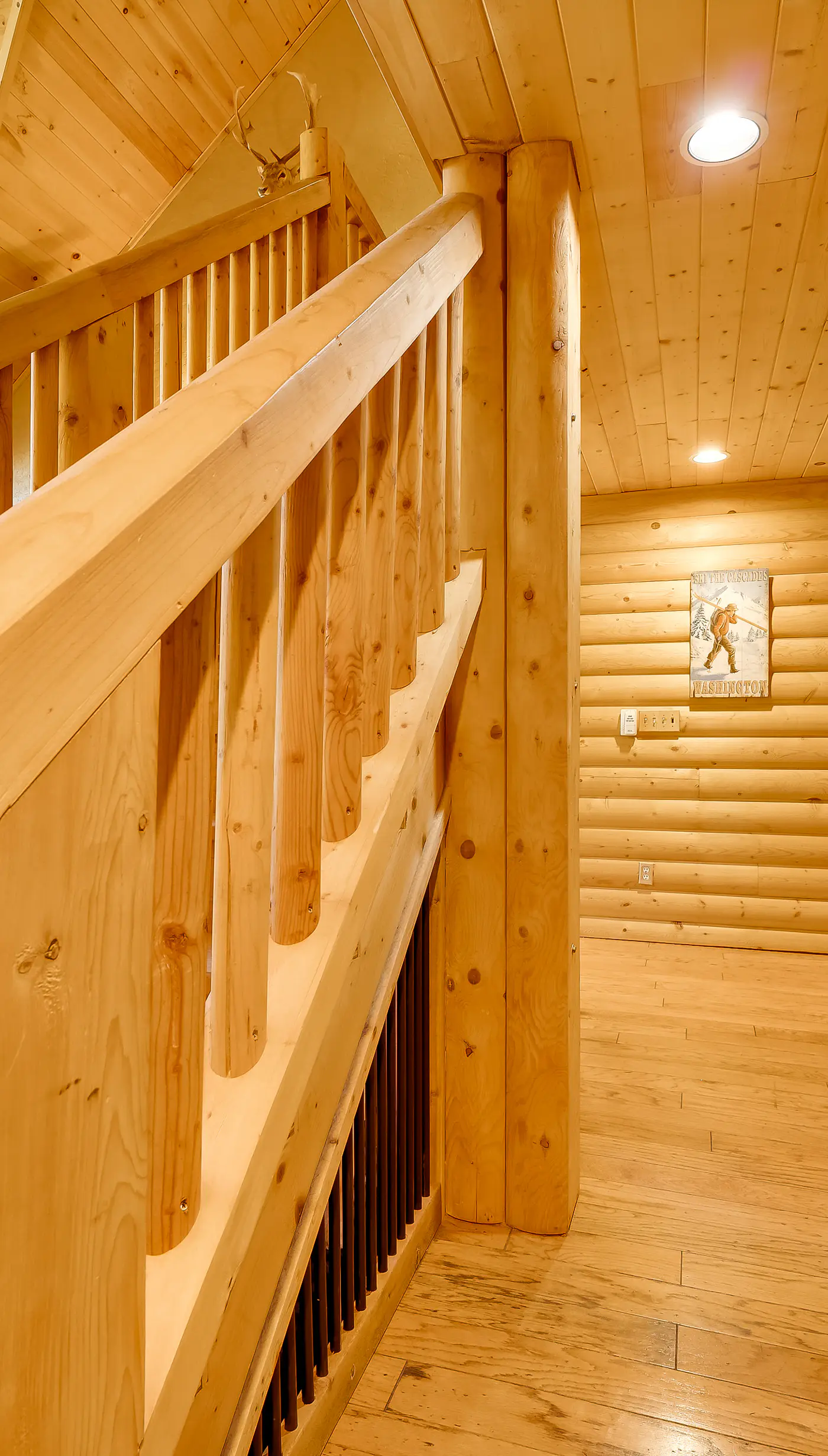 Spacious Packwood Cabin w/ Hot Tub - Near River