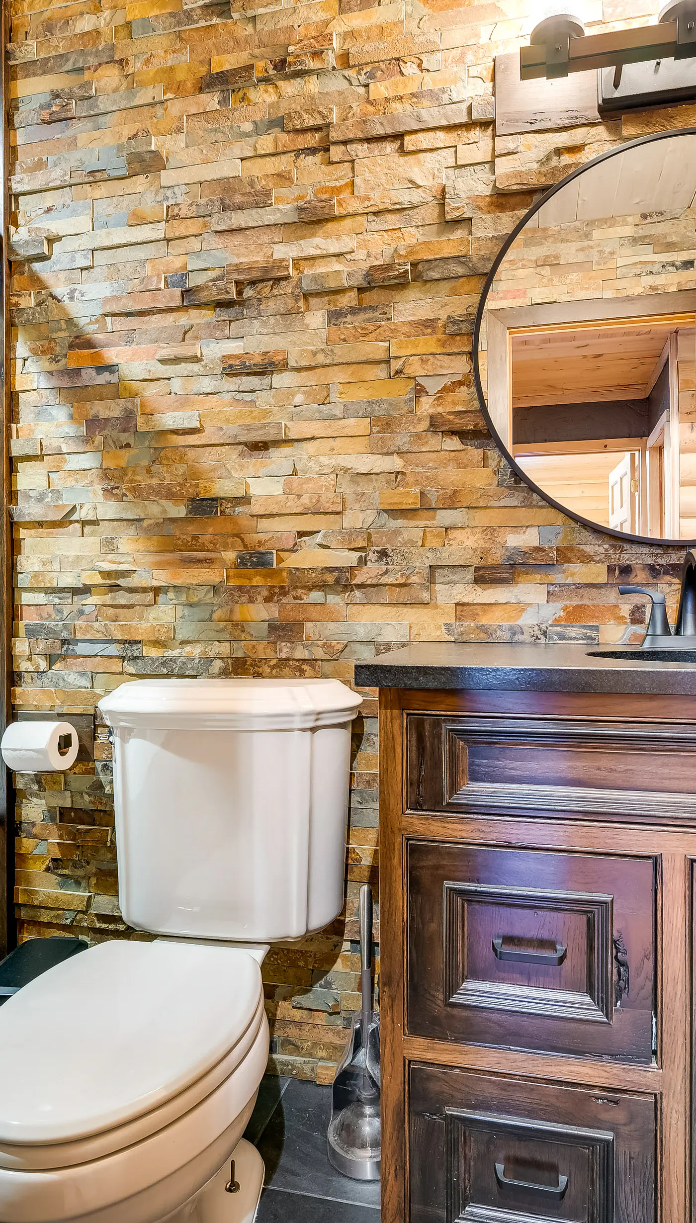 Spacious Packwood Cabin w/ Hot Tub - Near River