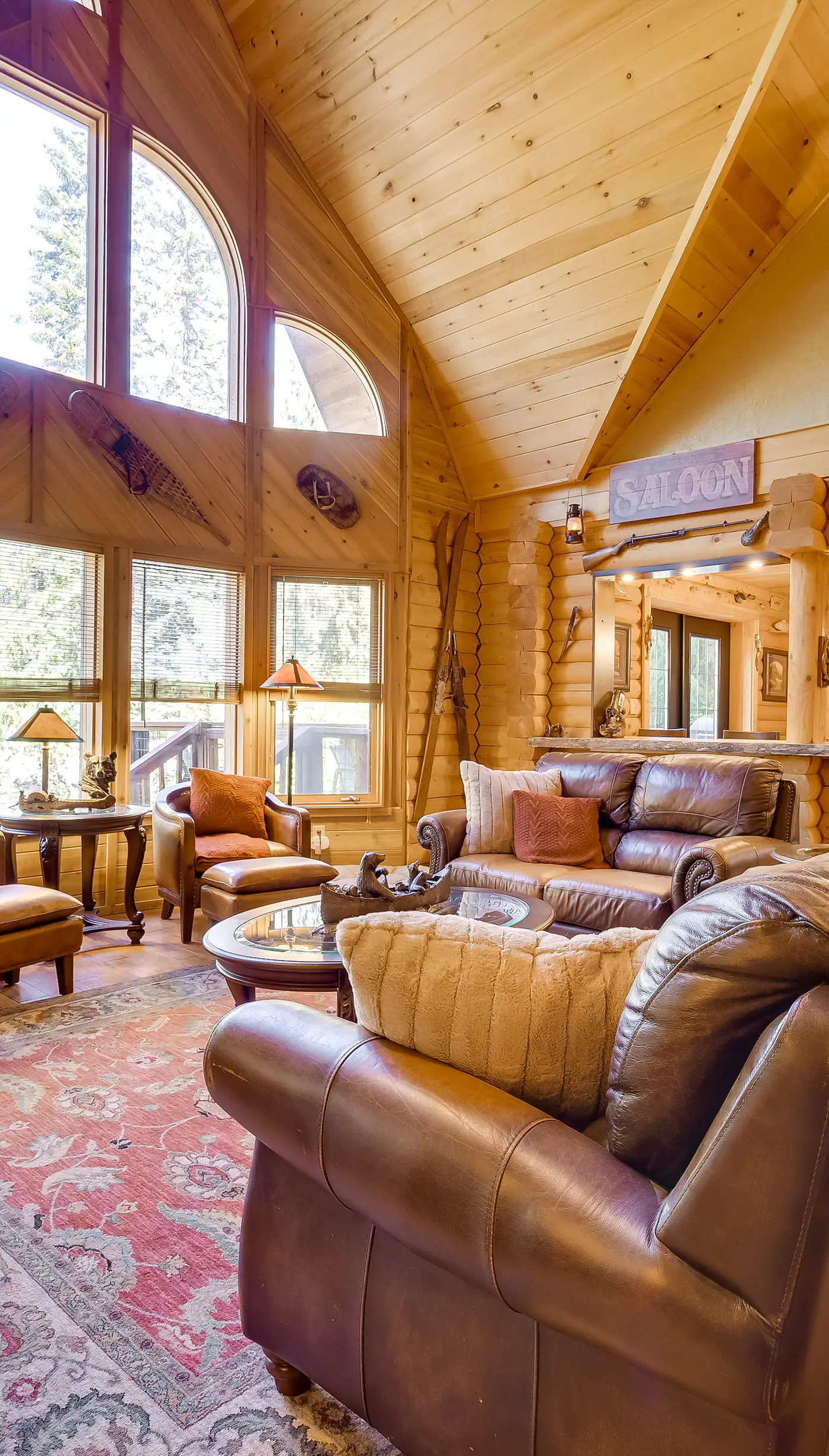 Spacious Packwood Cabin w/ Hot Tub - Near River