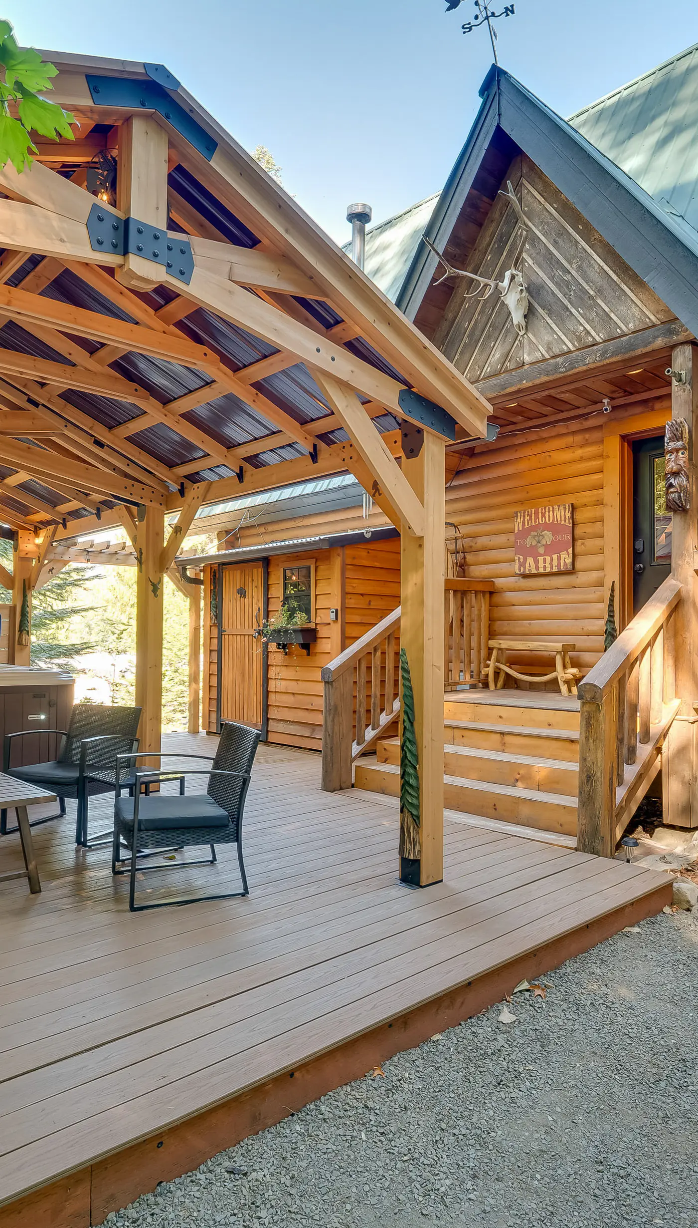 Spacious Packwood Cabin w/ Hot Tub - Near River