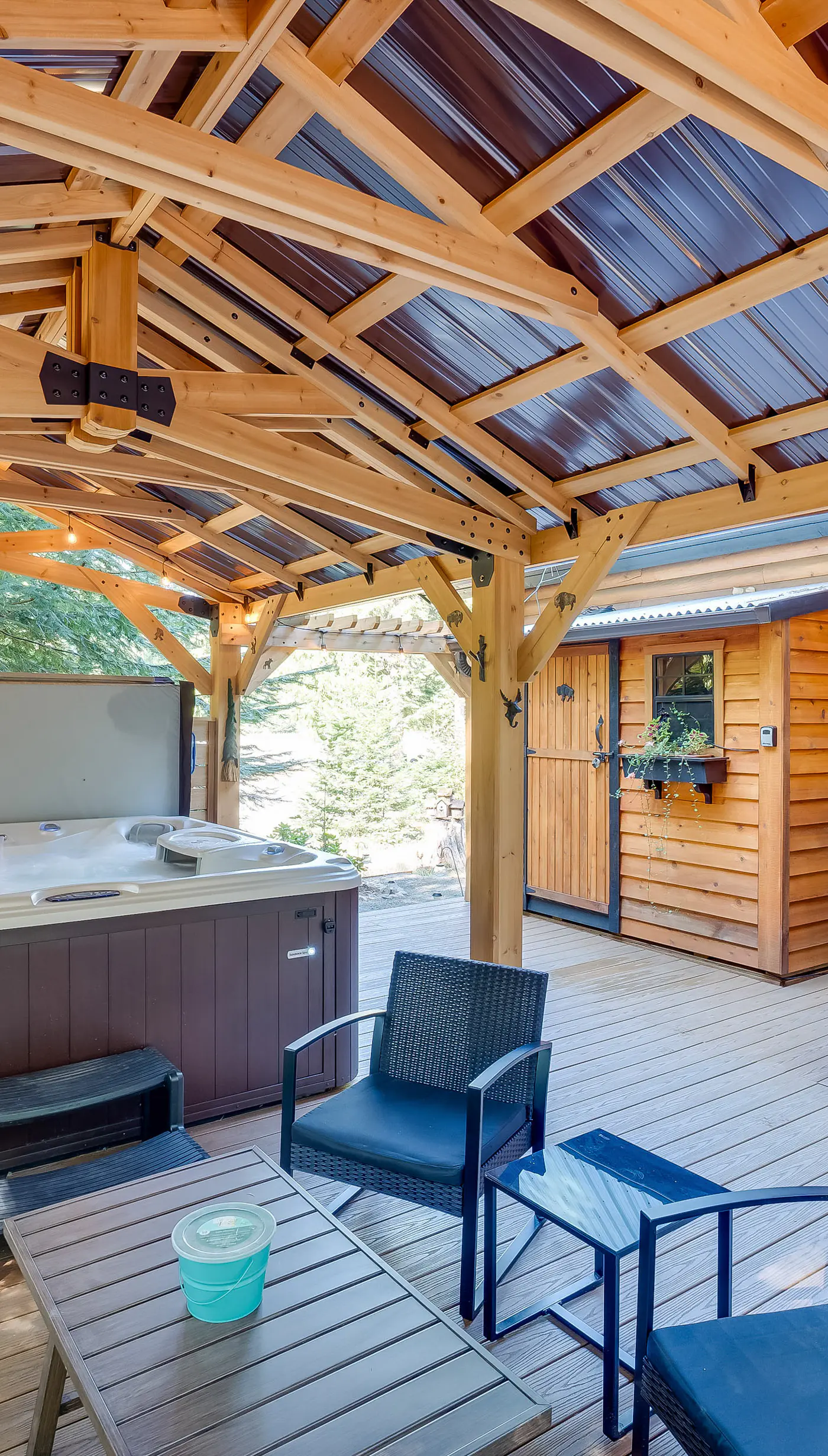Spacious Packwood Cabin w/ Hot Tub - Near River