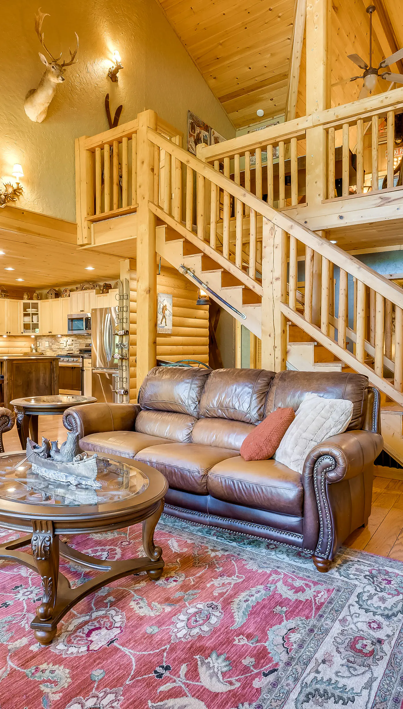 Spacious Packwood Cabin w/ Hot Tub - Near River