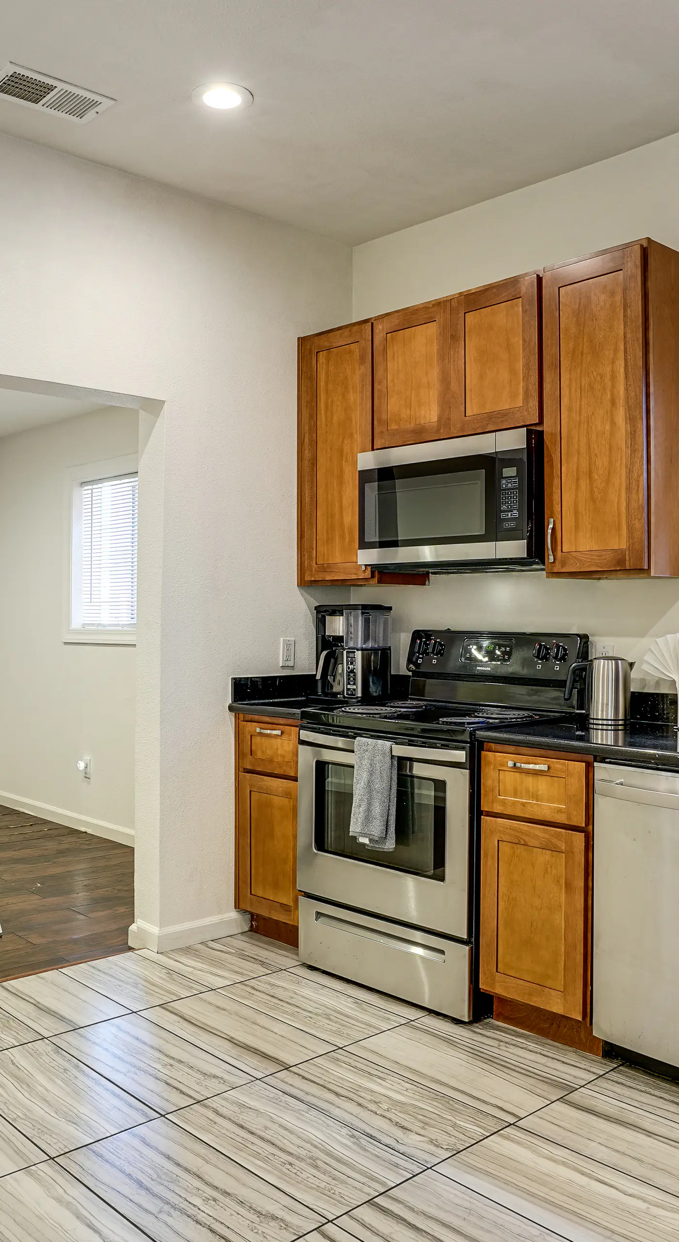 Spacious & Central! Pet-Friendly Emeryville Home