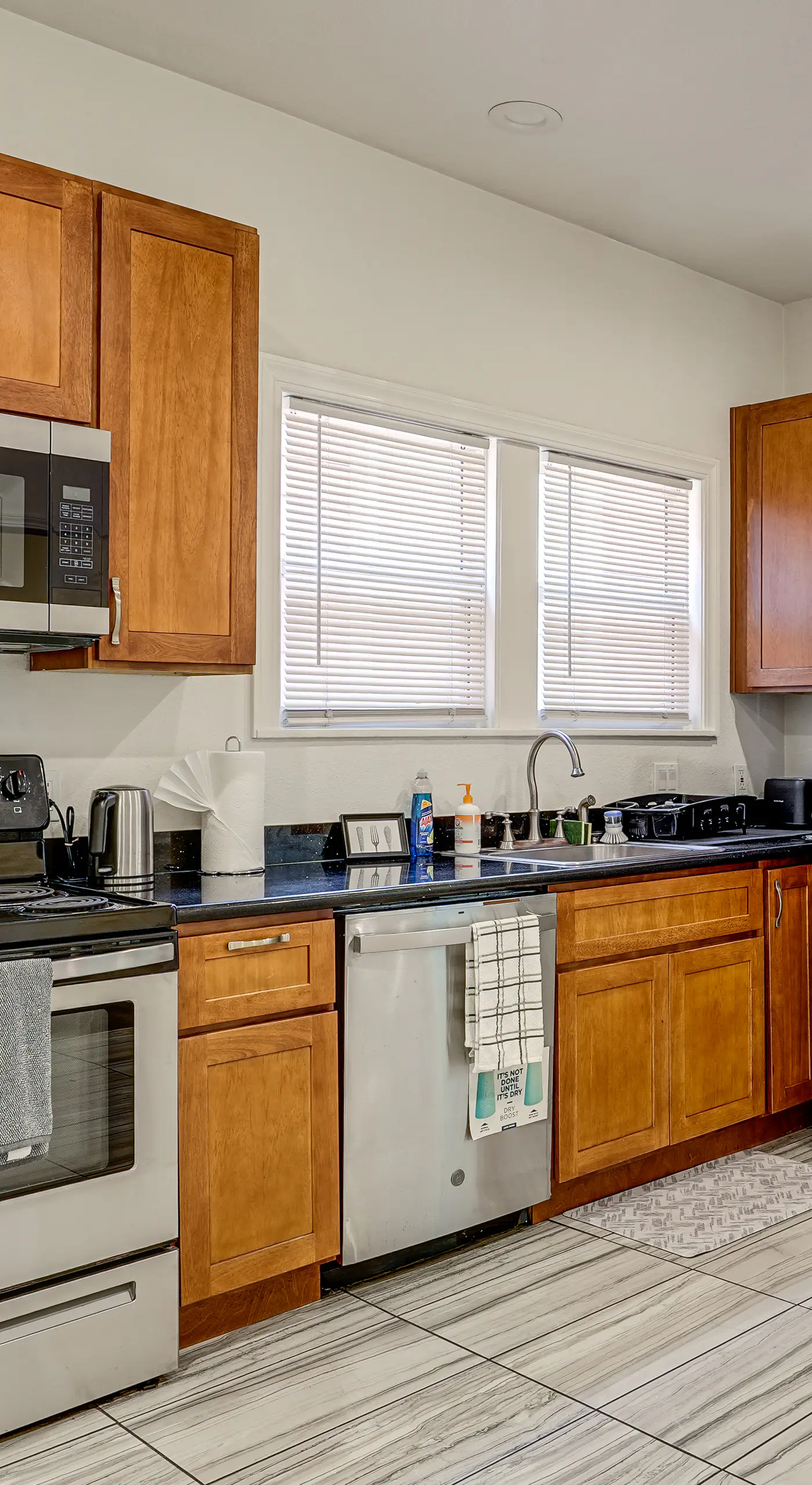 Spacious & Central! Pet-Friendly Emeryville Home
