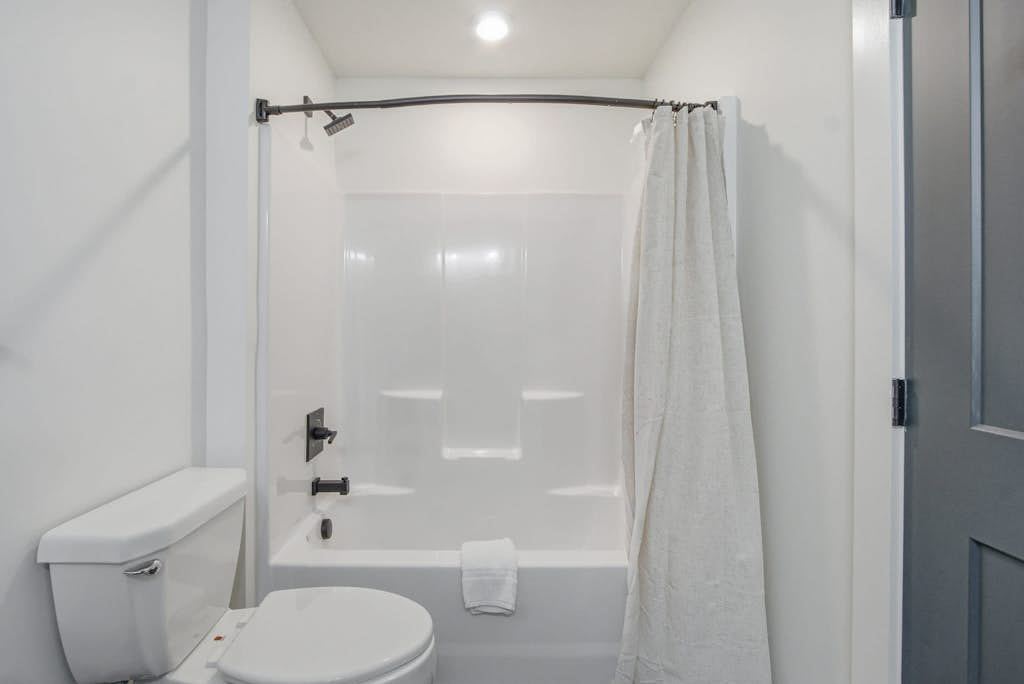 Escape to the Smoky Mountains in this cozy 2-bedroom, 2-bath Gatlinburg condo just minutes from downtown. Enjoy a fully equipped kitchen, comfortable living space, and easy access to shops, restaurants, attractions, and Great Smoky Mountains National Park. Located in a quiet community, it’s perfect for families or small groups looking to relax after exploring. Unit is on the 4th floor, accessible via four flights of stairs!