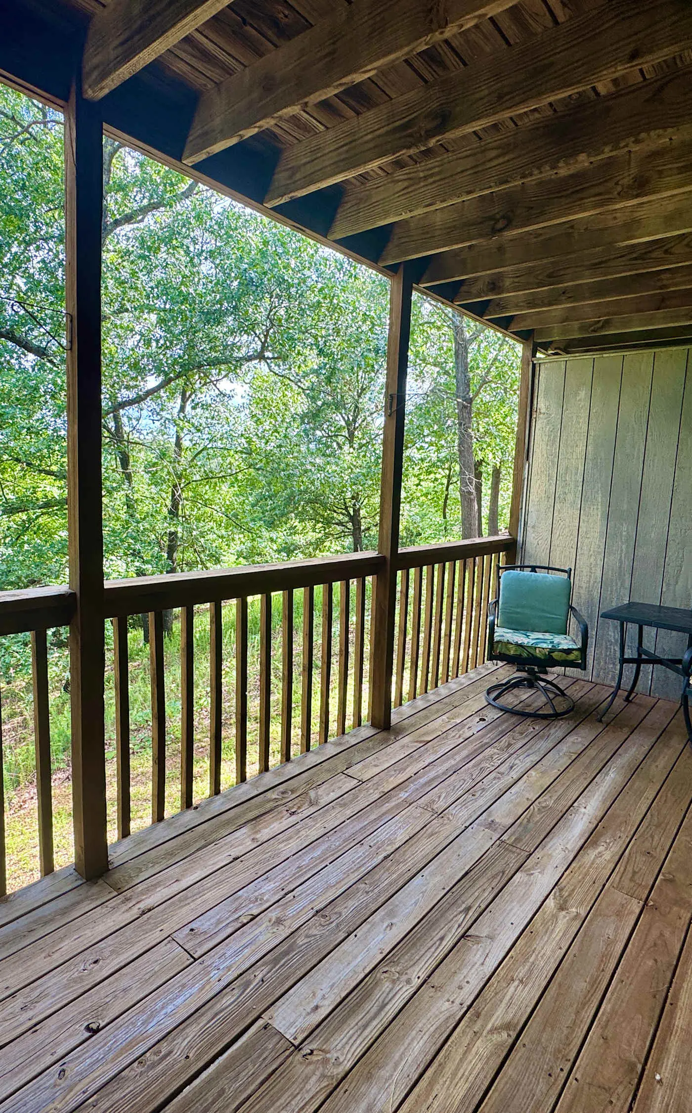 Rustic 2BR Cabin - Wooded View - Seasonal Pool