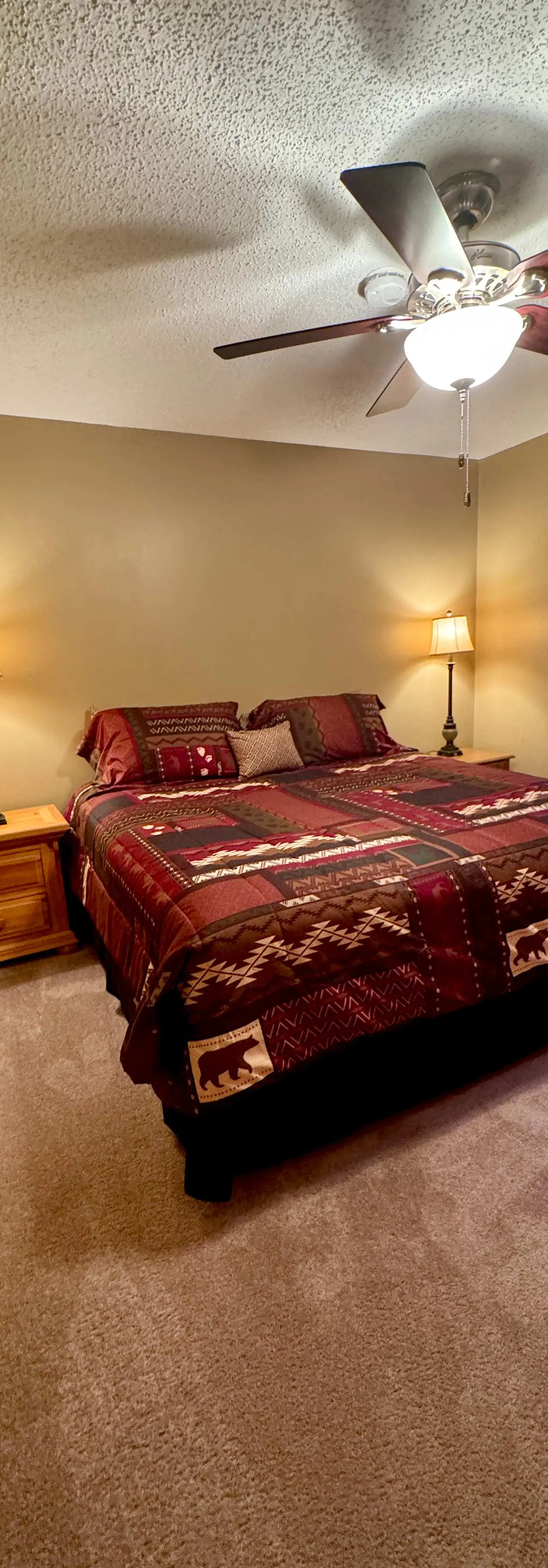 Rustic 2BR Cabin - Wooded View - Seasonal Pool