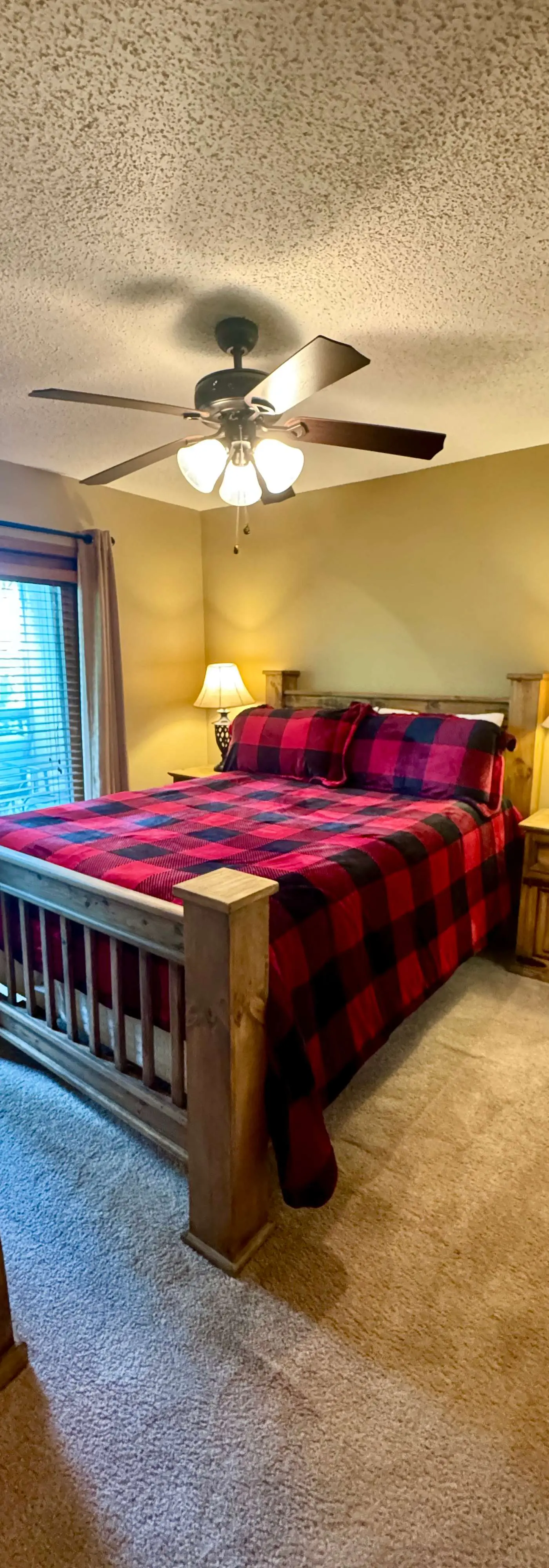 Rustic 2BR Cabin - Wooded View - Seasonal Pool
