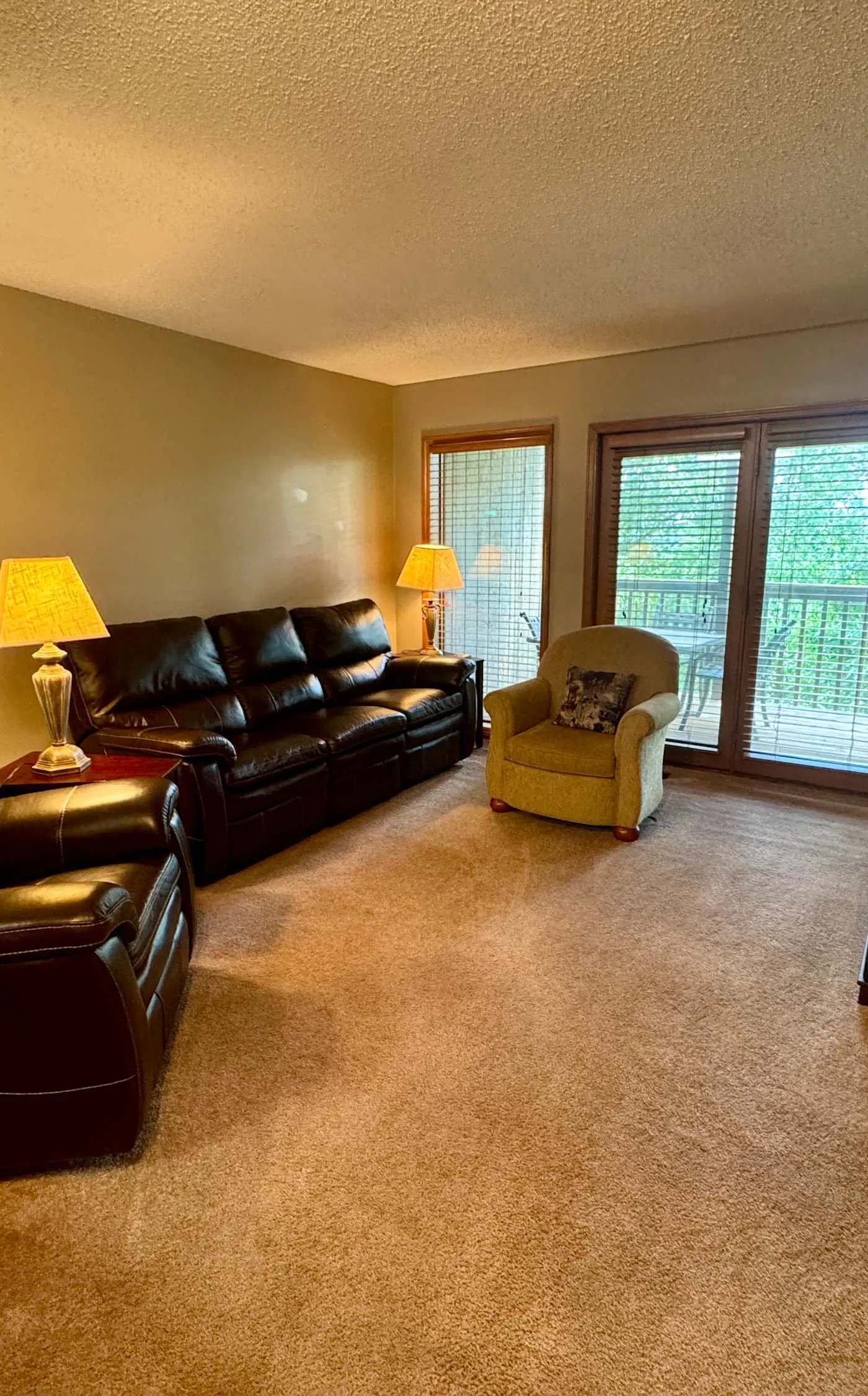 Rustic 2BR Cabin - Wooded View - Seasonal Pool