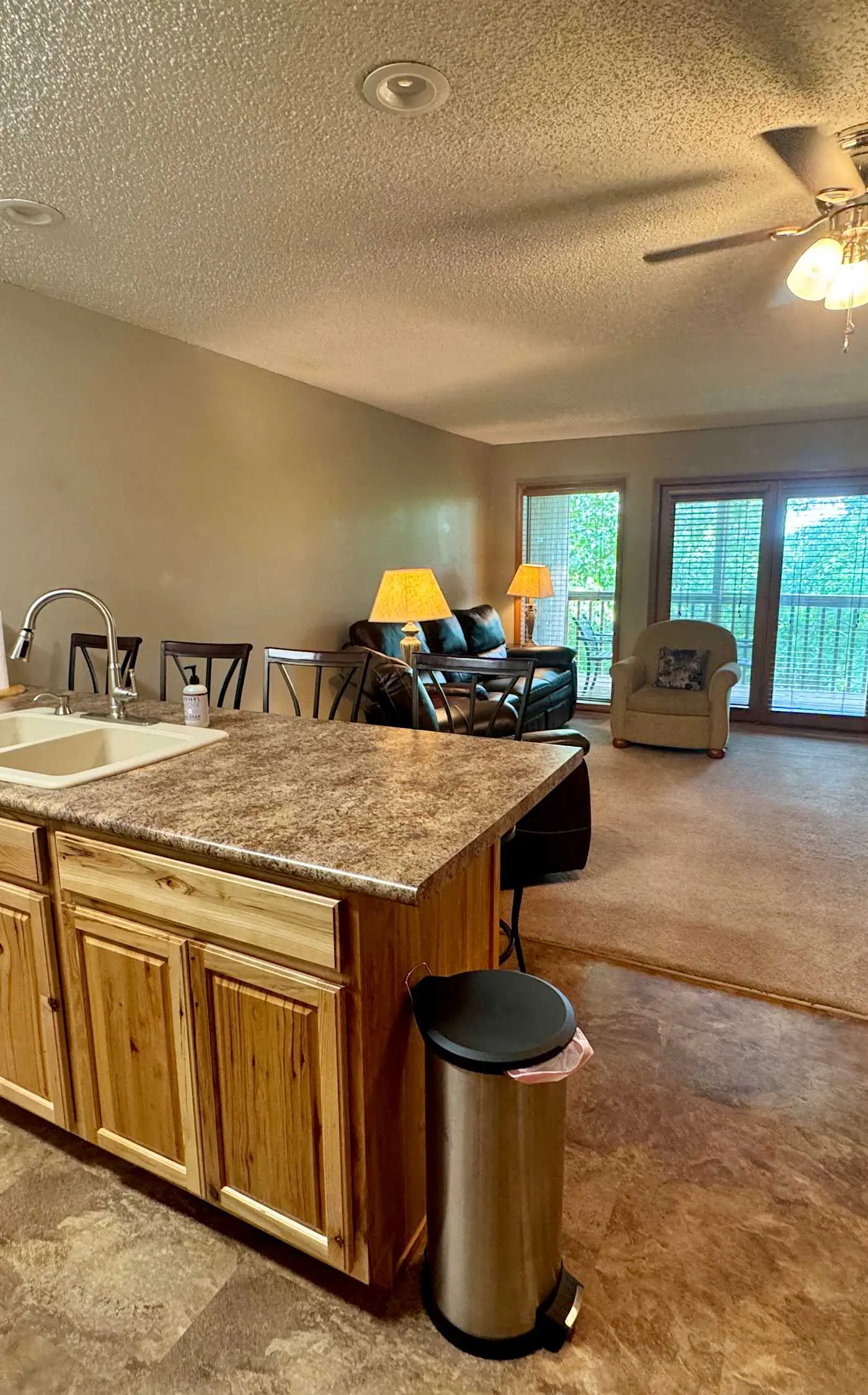 Rustic 2BR Cabin - Wooded View - Seasonal Pool