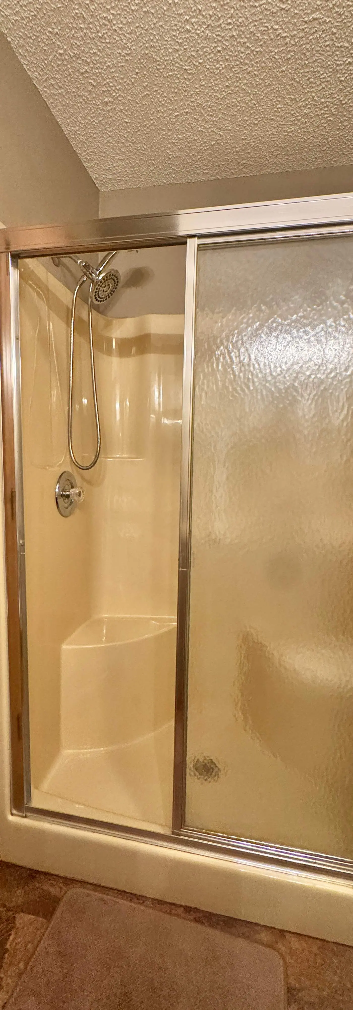 Rustic 2BR Cabin - Wooded View - Seasonal Pool
