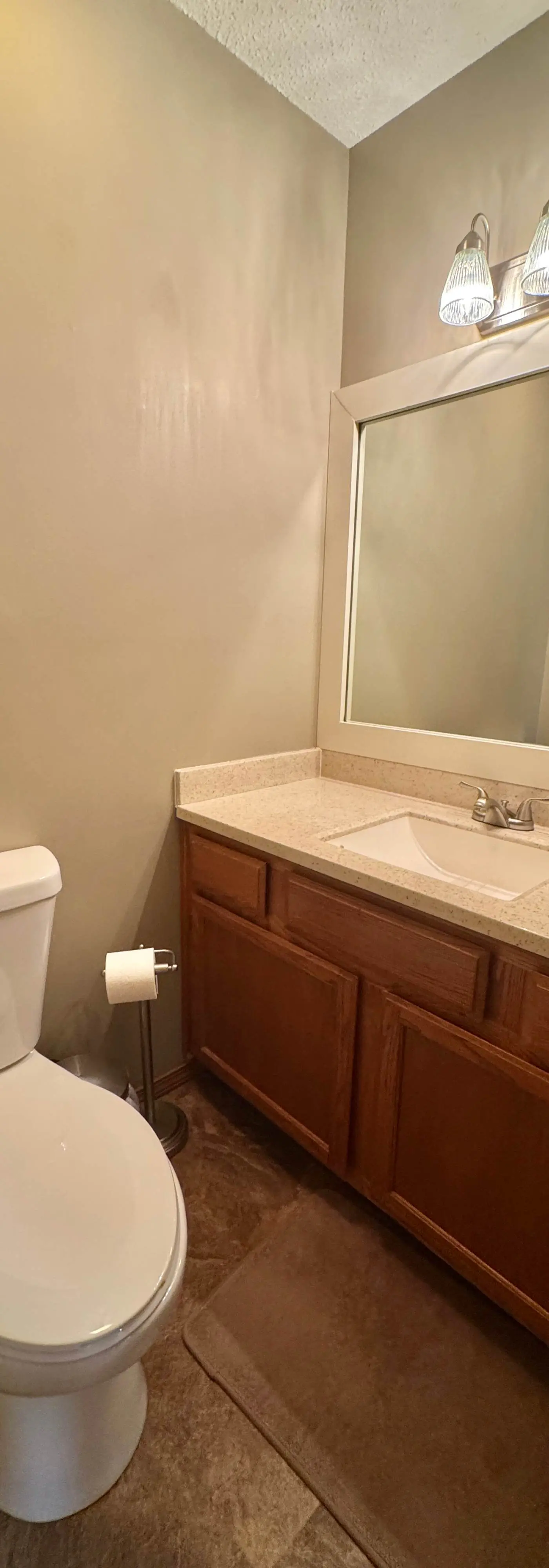 Rustic 2BR Cabin - Wooded View - Seasonal Pool