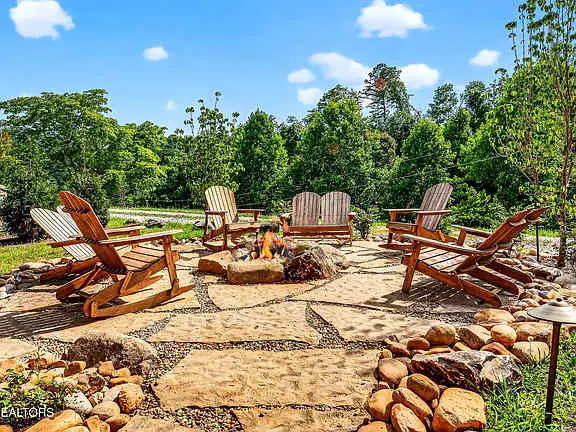 Pet Welcome Cabin, Hot Tub, Game Room, Near Dollywood
