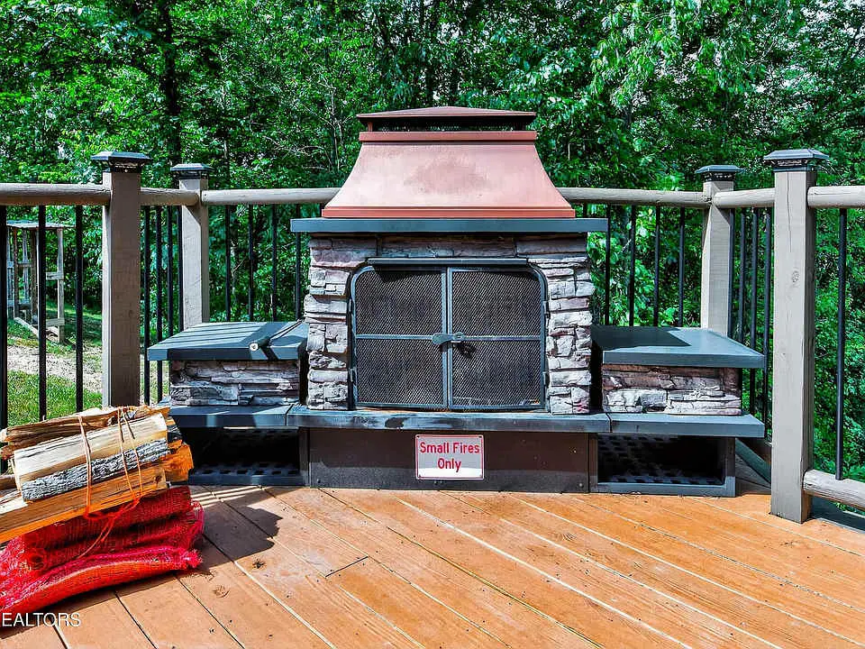 Pet Welcome Cabin, Hot Tub, Game Room, Near Dollywood