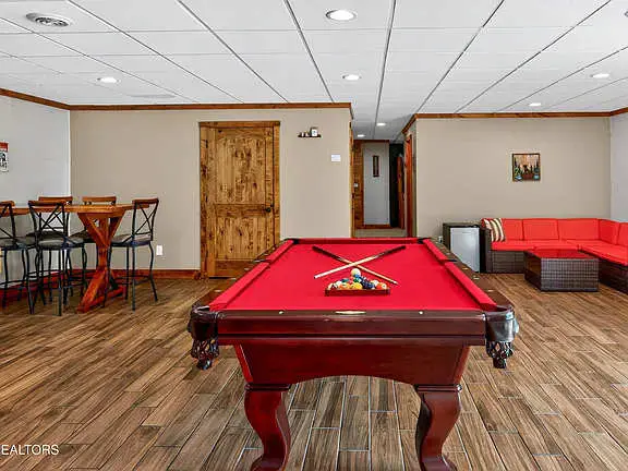 Pet Welcome Cabin, Hot Tub, Game Room, Near Dollywood