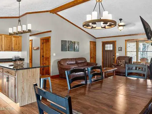 Pet Welcome Cabin, Hot Tub, Game Room, Near Dollywood
