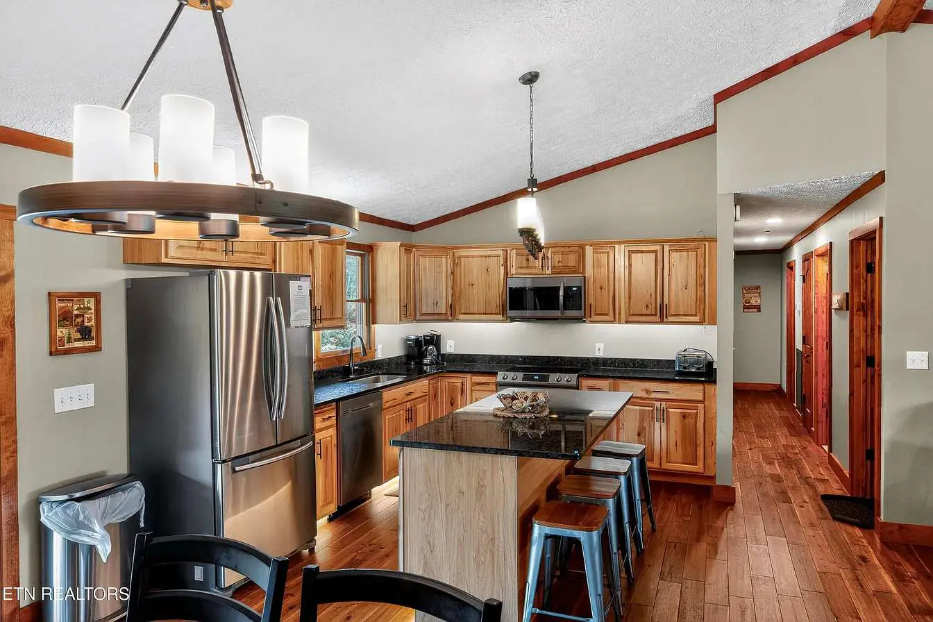 Pet Welcome Cabin, Hot Tub, Game Room, Near Dollywood