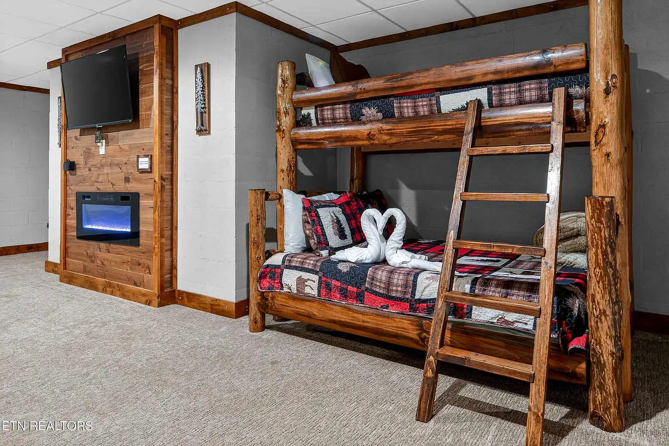Pet Welcome Cabin, Hot Tub, Game Room, Near Dollywood
