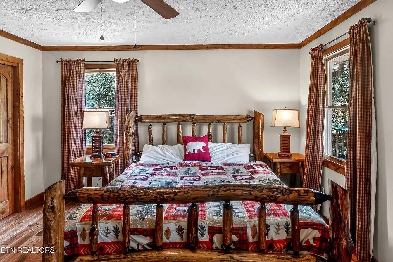 Pet Welcome Cabin, Hot Tub, Game Room, Near Dollywood