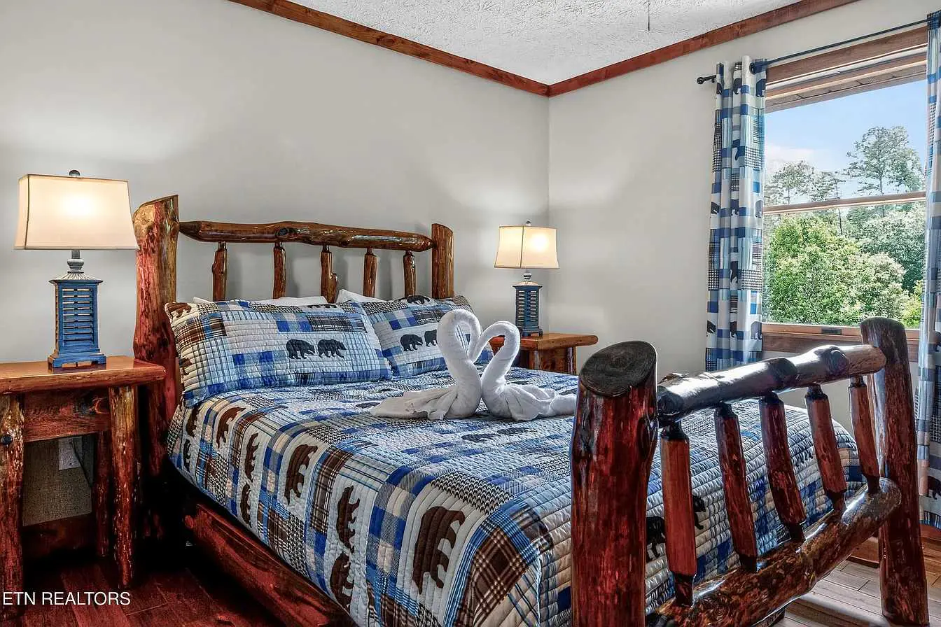 Pet Welcome Cabin, Hot Tub, Game Room, Near Dollywood
