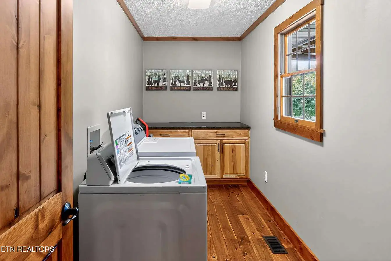 Pet Welcome Cabin, Hot Tub, Game Room, Near Dollywood