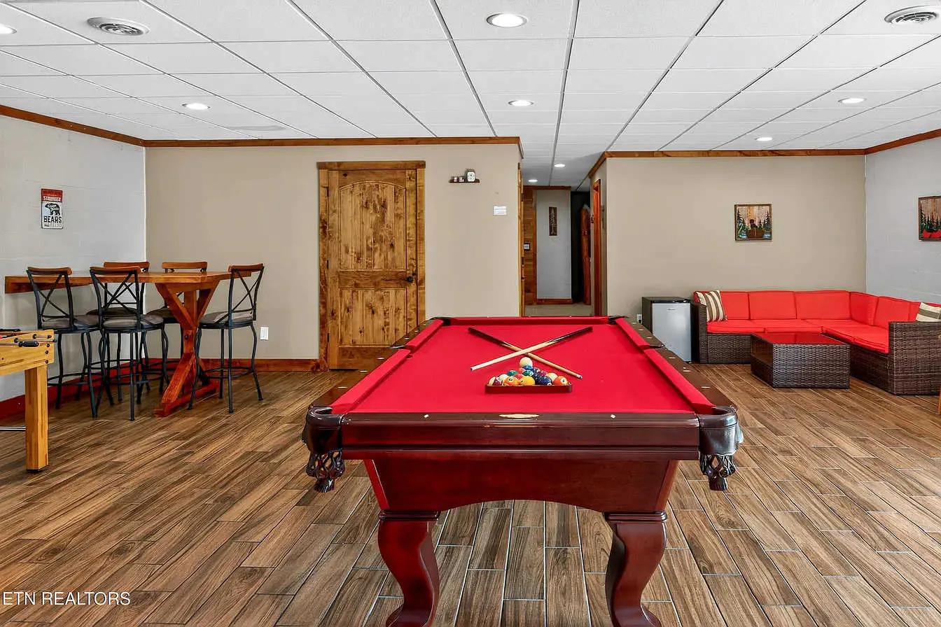 Pet Welcome Cabin, Hot Tub, Game Room, Near Dollywood