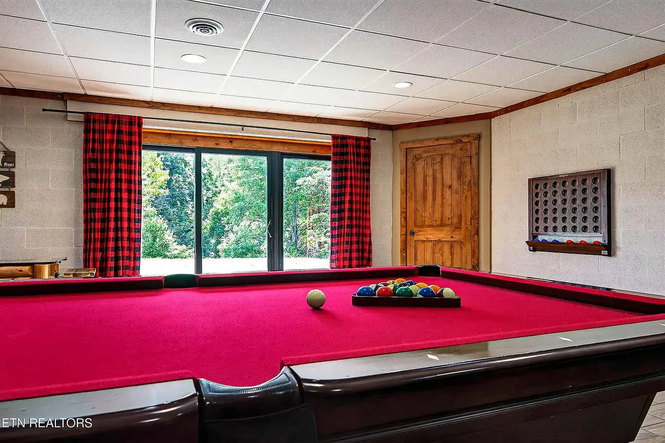 Pet Welcome Cabin, Hot Tub, Game Room, Near Dollywood