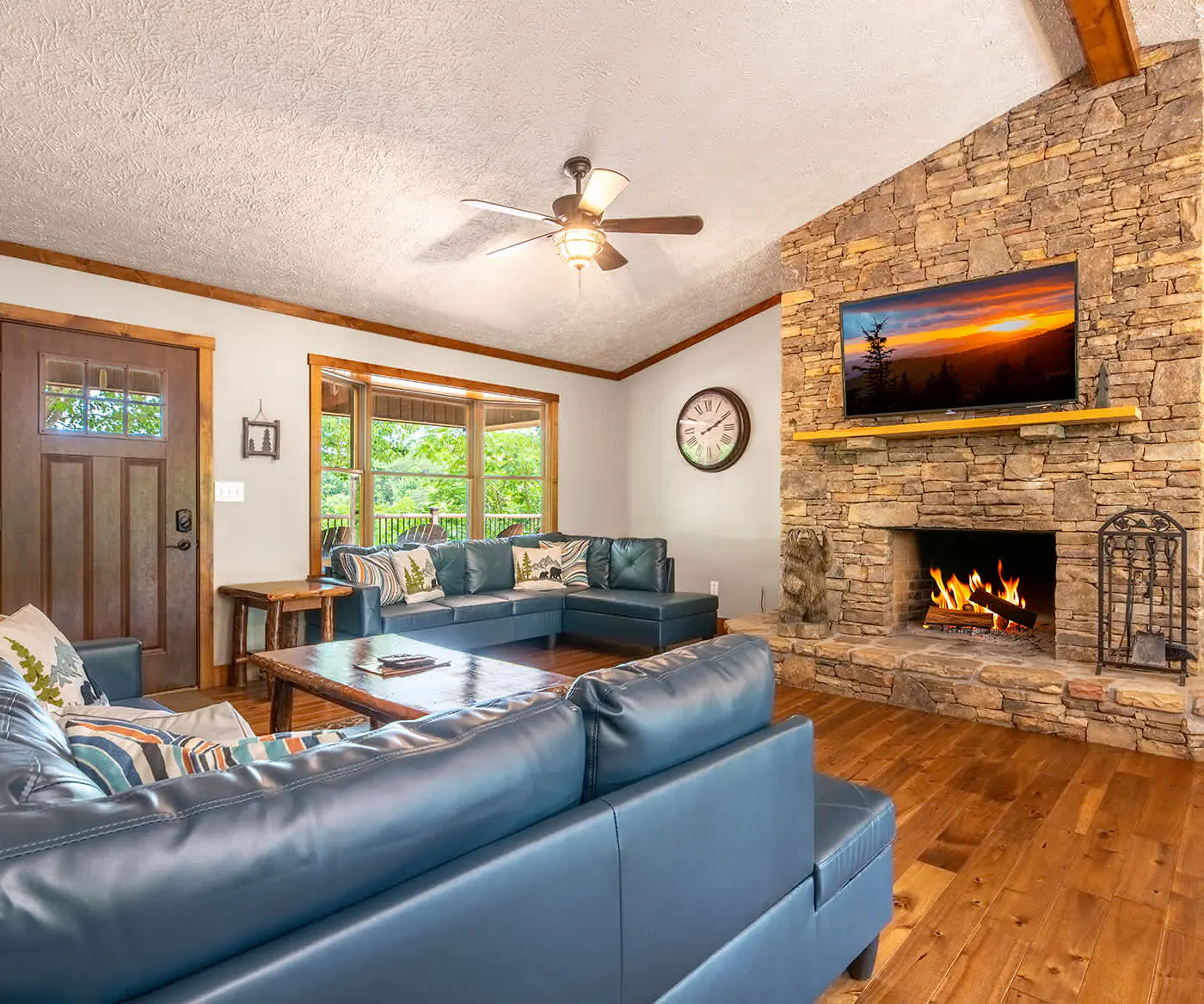 Pet Welcome Cabin, Hot Tub, Game Room, Near Dollywood