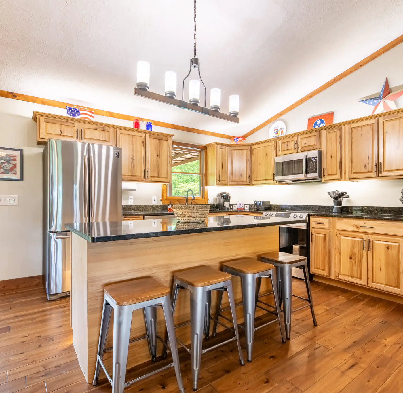 Pet Welcome Cabin, Hot Tub, Game Room, Near Dollywood