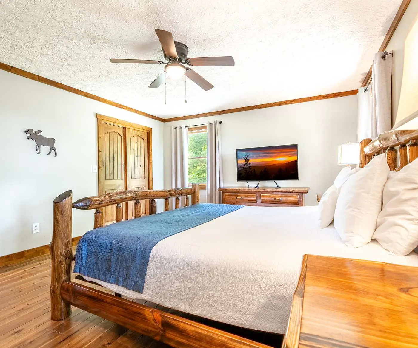 Pet Welcome Cabin, Hot Tub, Game Room, Near Dollywood