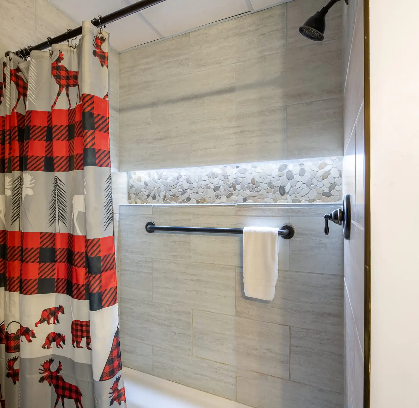 Pet Welcome Cabin, Hot Tub, Game Room, Near Dollywood