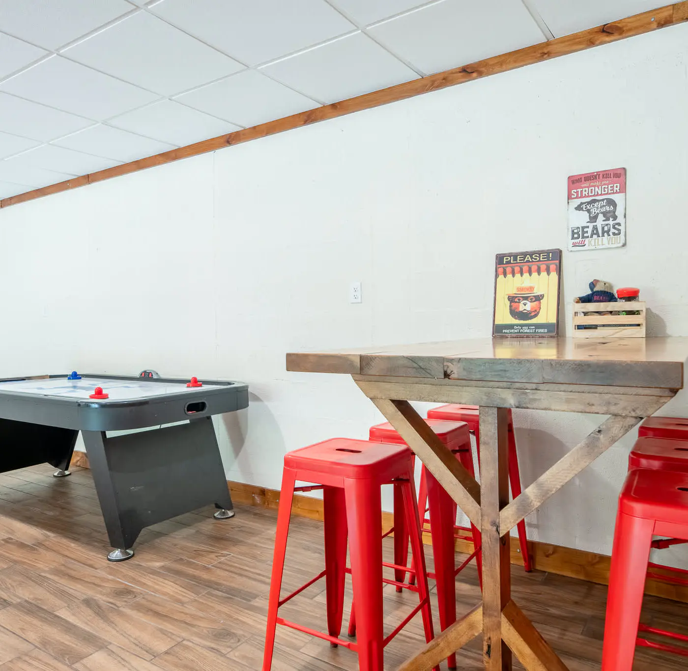 Pet Welcome Cabin, Hot Tub, Game Room, Near Dollywood