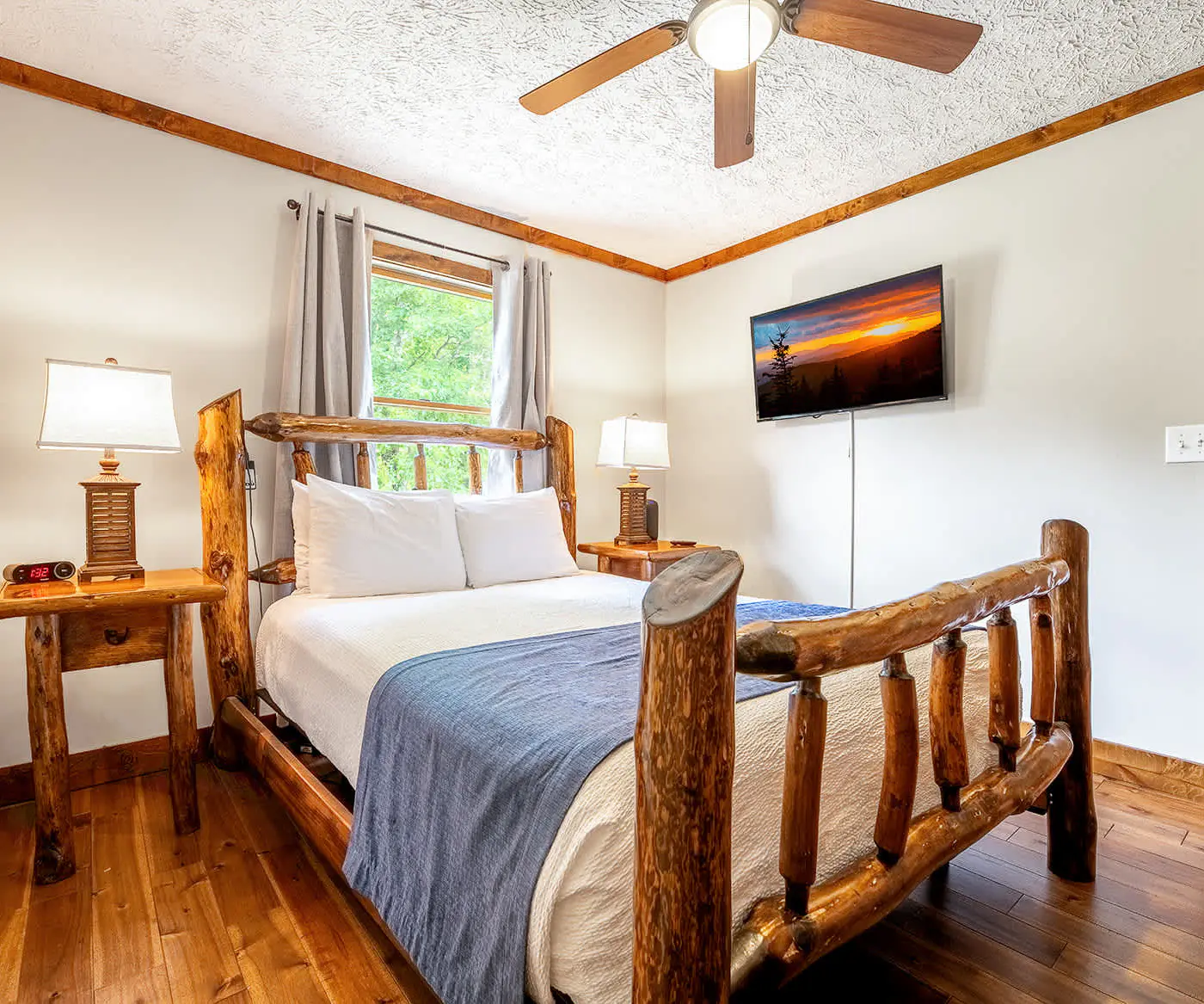 Pet Welcome Cabin, Hot Tub, Game Room, Near Dollywood