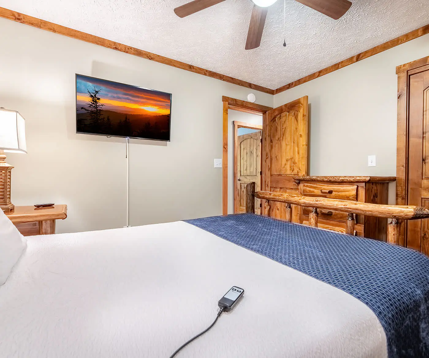 Pet Welcome Cabin, Hot Tub, Game Room, Near Dollywood