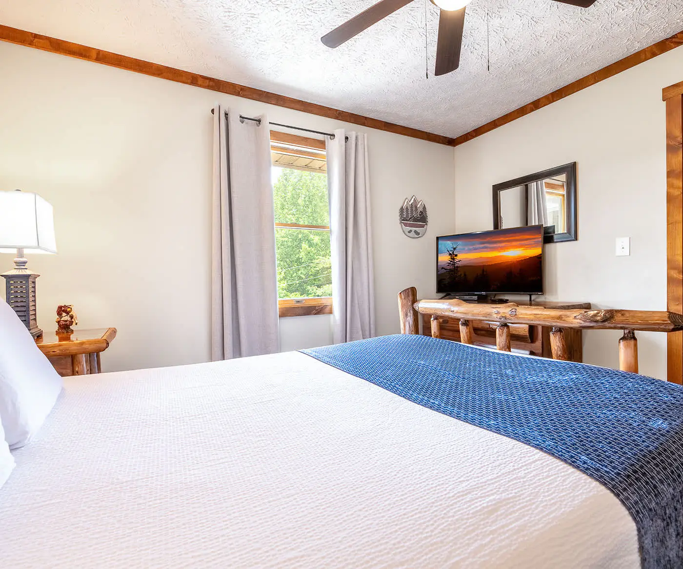 Pet Welcome Cabin, Hot Tub, Game Room, Near Dollywood