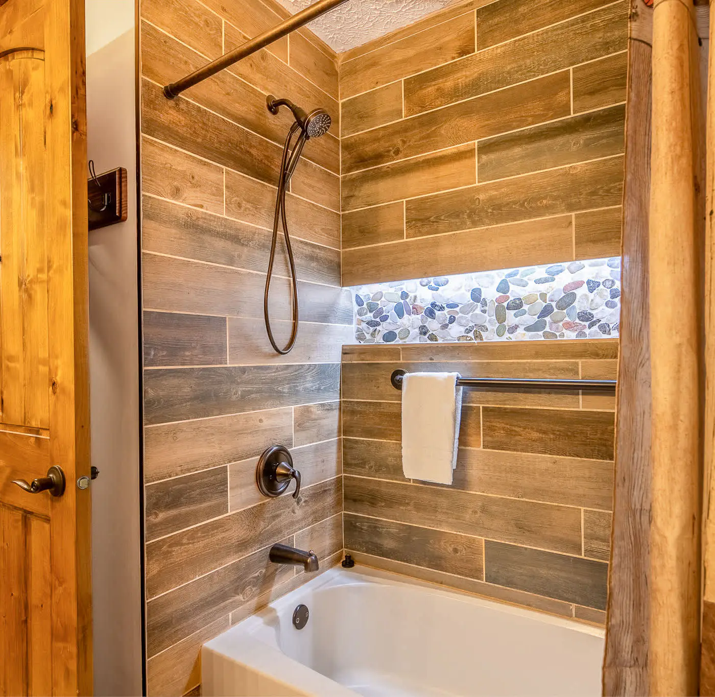 Pet Welcome Cabin, Hot Tub, Game Room, Near Dollywood