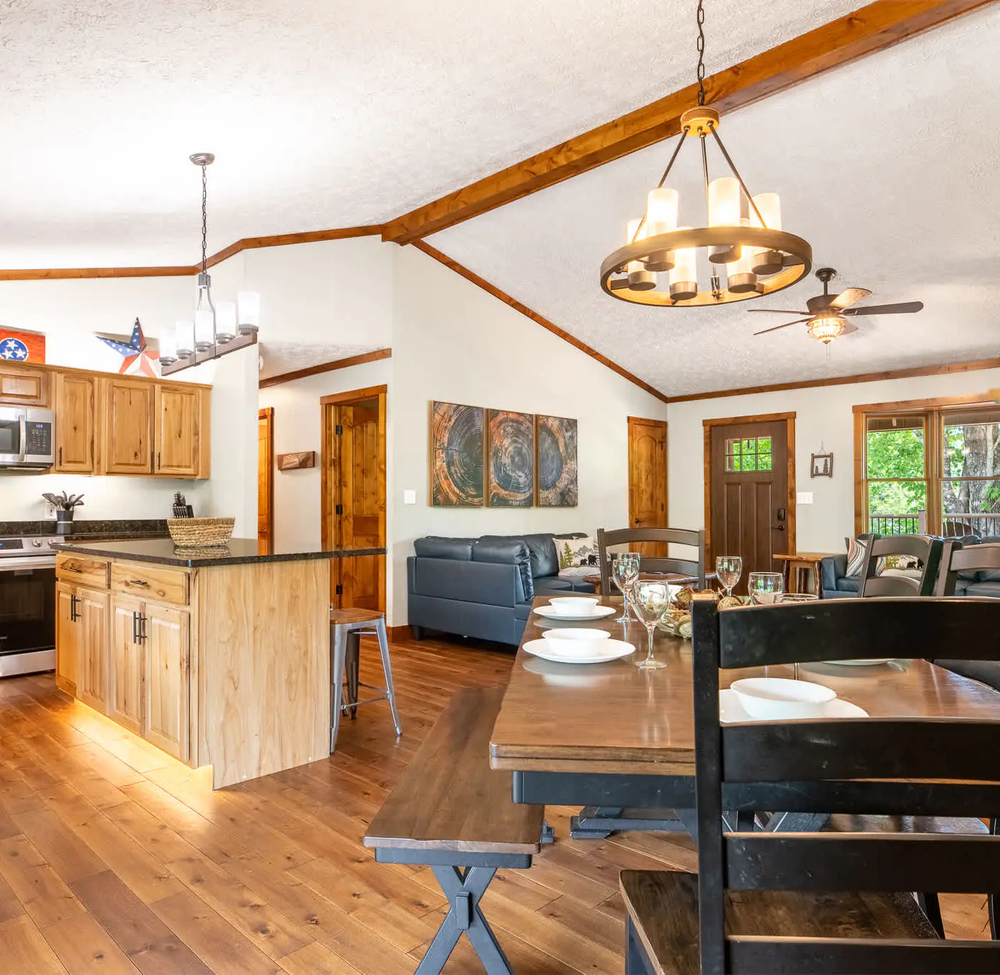 Pet Welcome Cabin, Hot Tub, Game Room, Near Dollywood