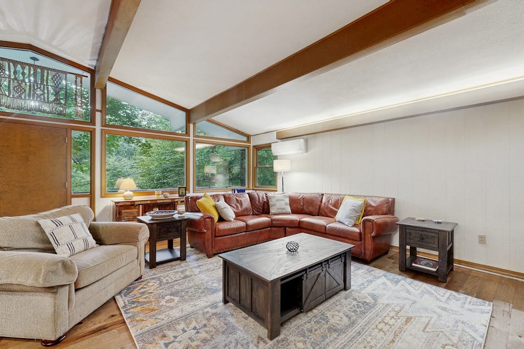 Stunning away from it all mountain view home with large relaxing deck